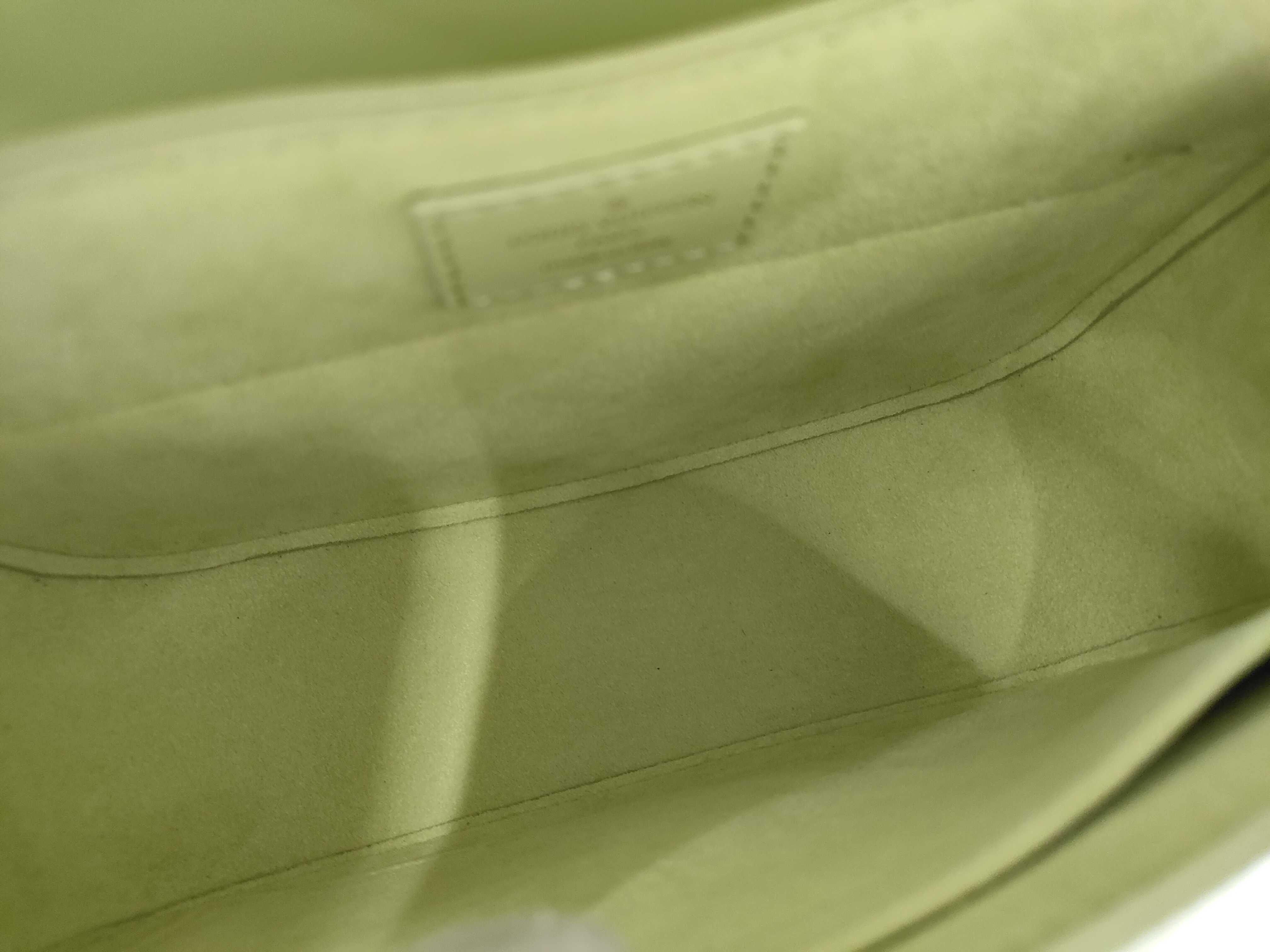 Epi 4924 Hide and Seek Green Shoulder Bag M22725 Handbag — view 10