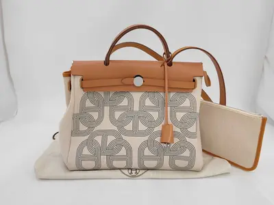 Herbag Zip 31 Retourne SV Hardware B Stamp Shoulder Bag