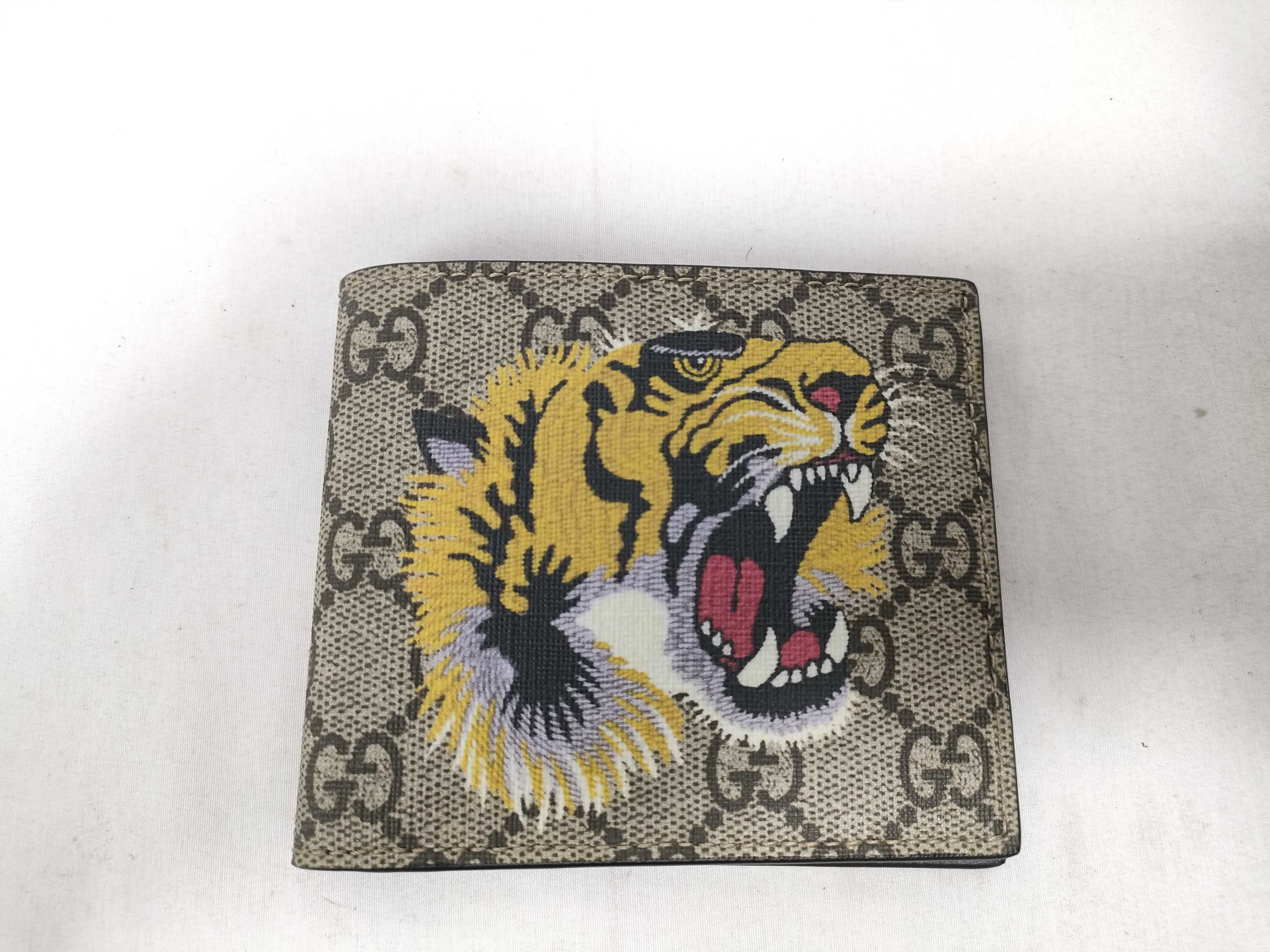 451268 Bi-fold Wallet