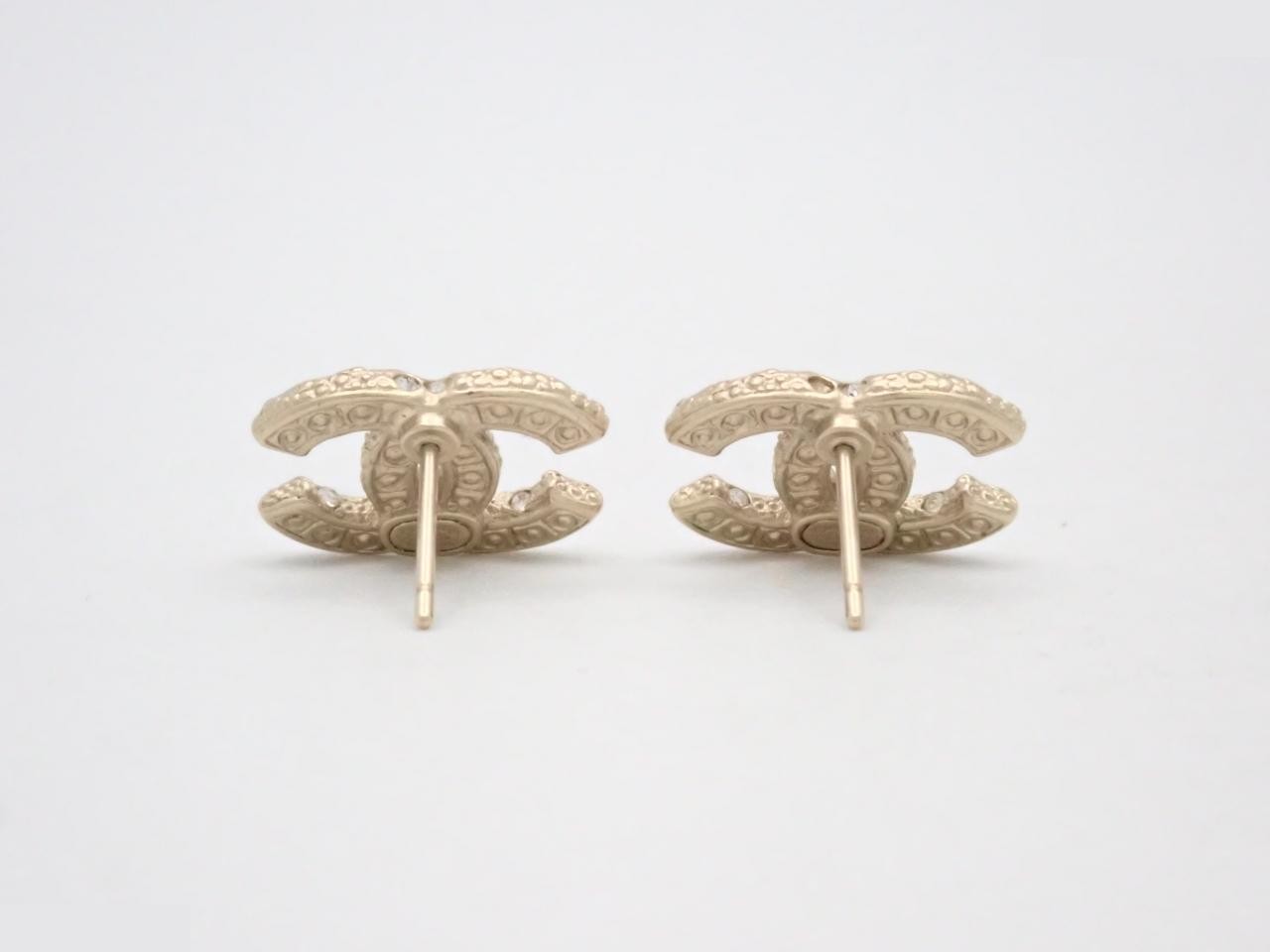 Earrings A25V, no backing included. — view 2