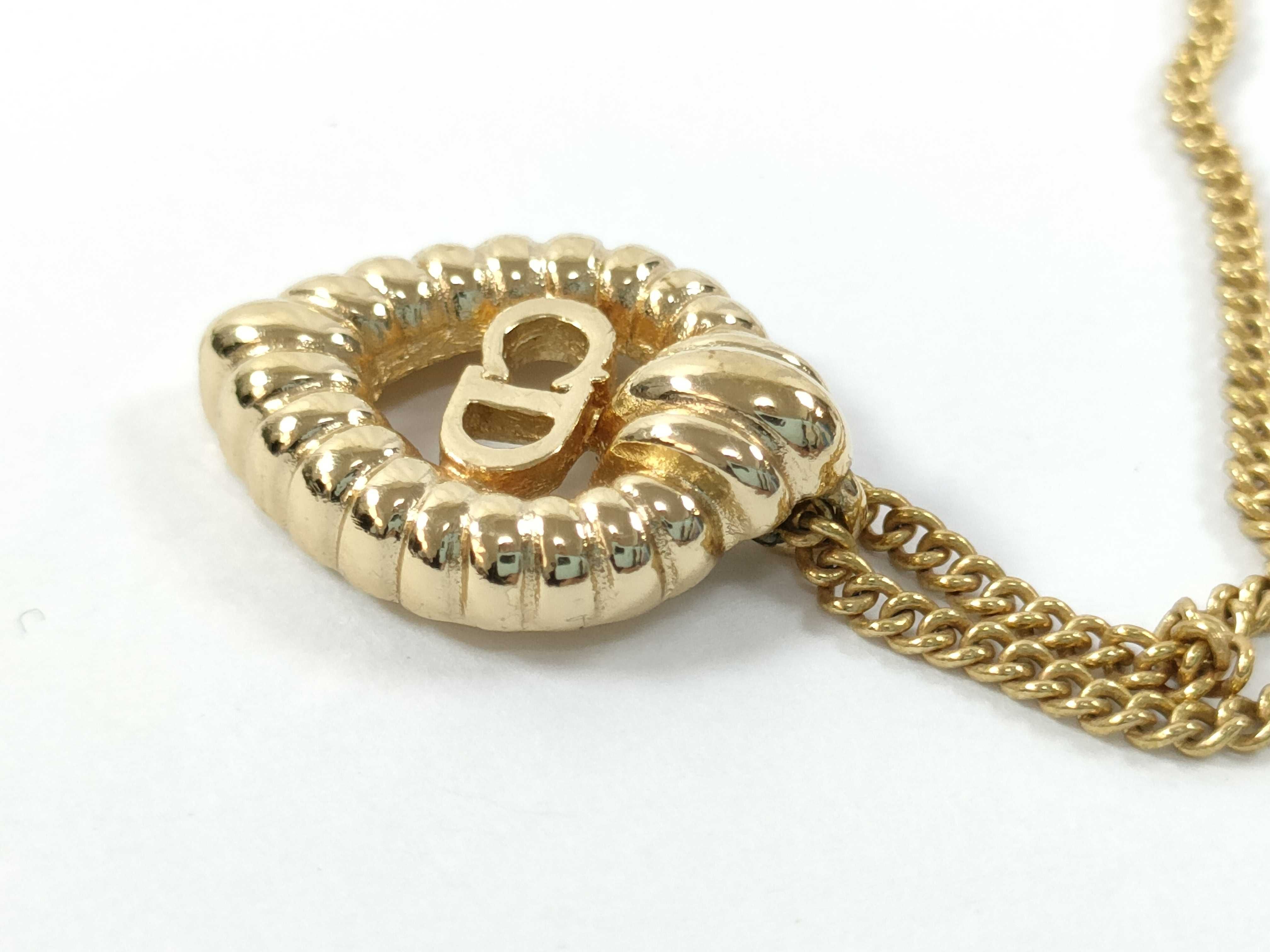 necklace — view 3