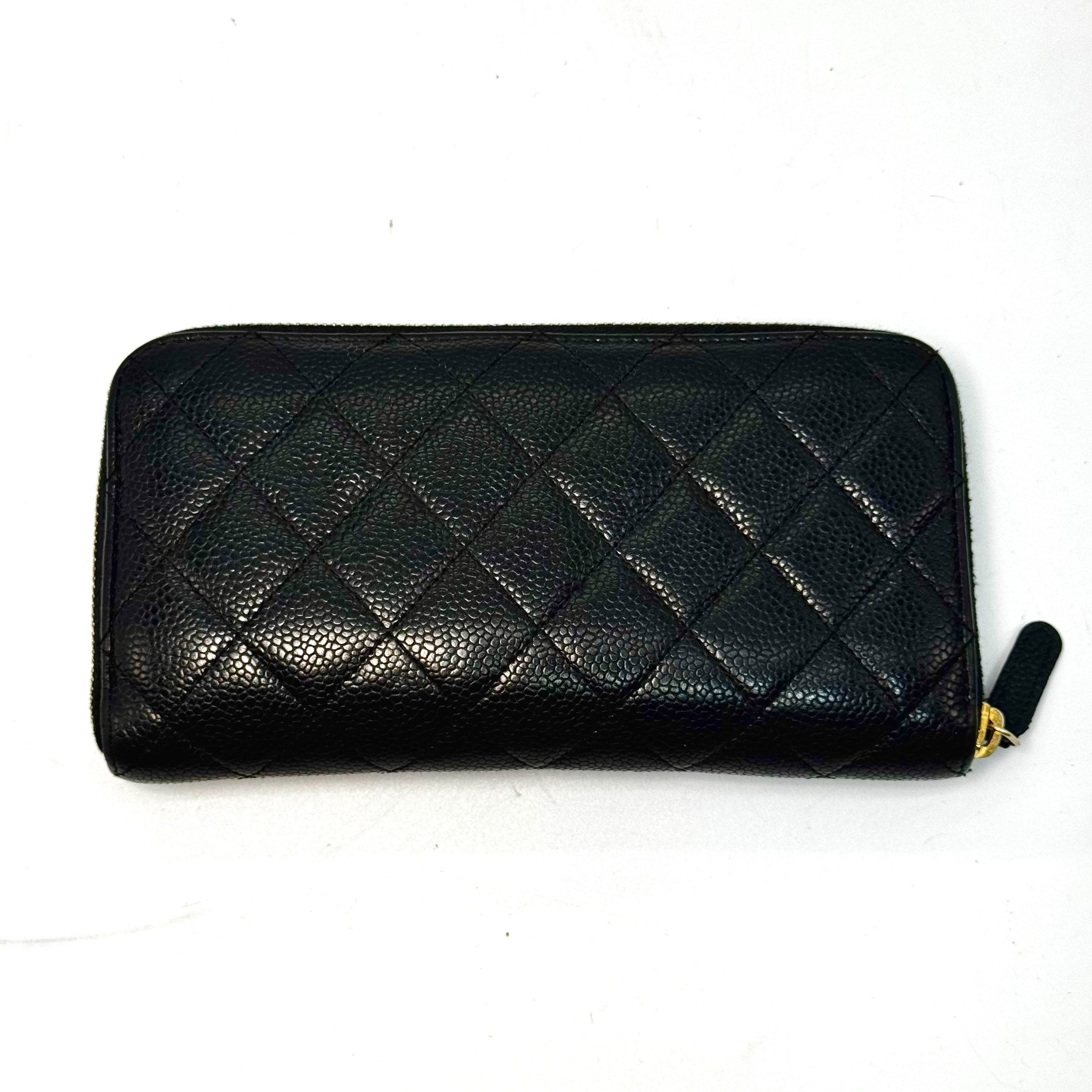 Matelassé Caviar Skin Round Zip Long Wallet Black 18408056 Wallet — view 2