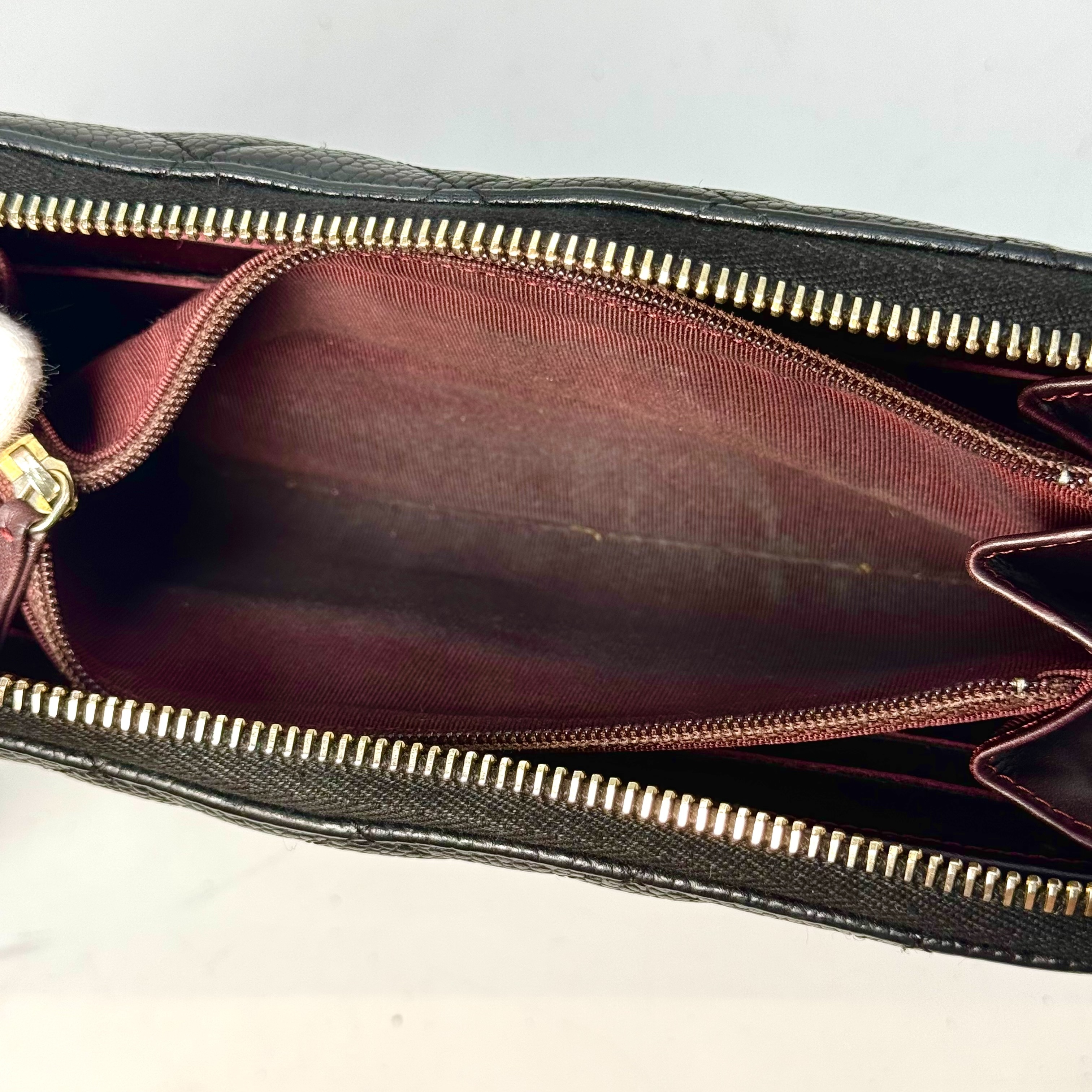 Matelassé Caviar Skin Round Zip Long Wallet Black 18408056 Wallet — view 6