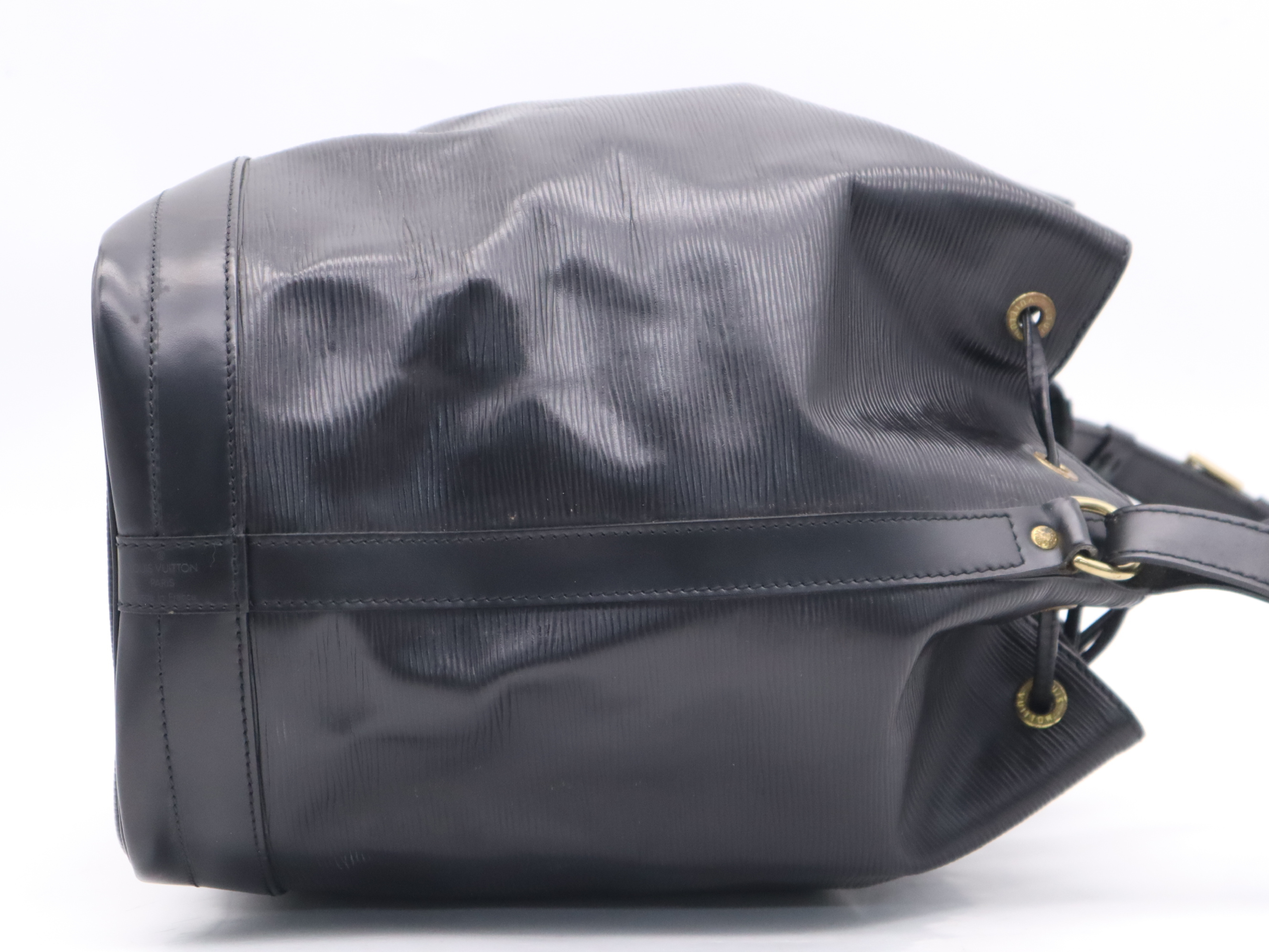 M44002 Epi Noir Shoulder Bag — view 5