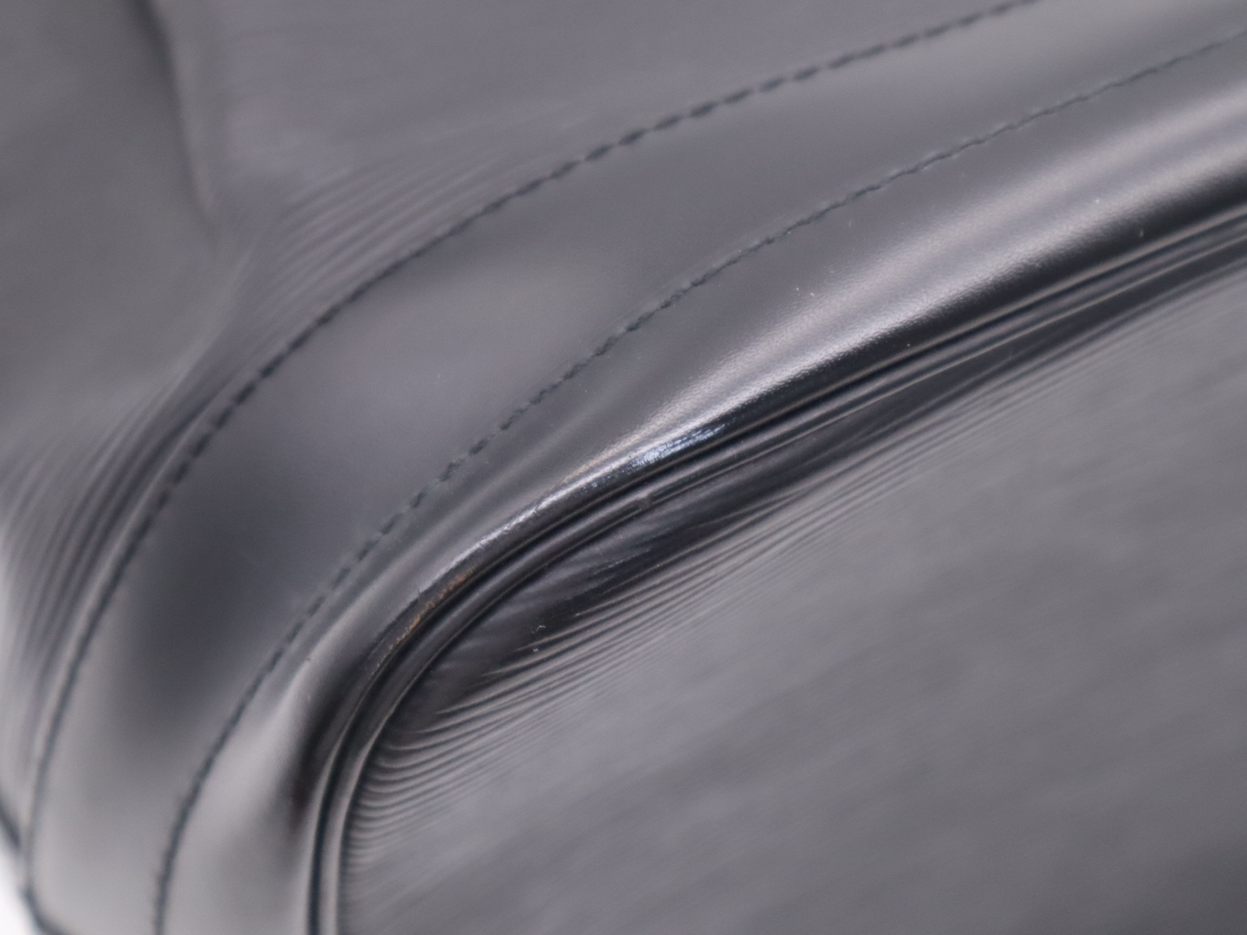 M44002 Epi Noir Shoulder Bag — view 9