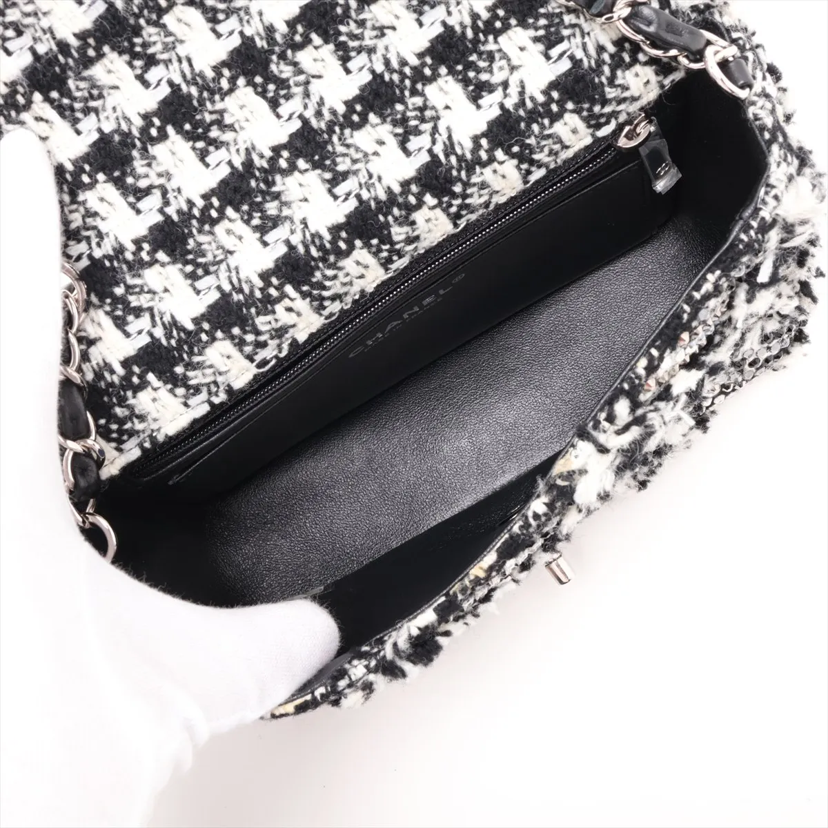 [Individually packaged] Chanel Mini Matelassé 20 Tweed x Rhinestone Single Flap Single Chain Bag, Black x White, Silver Hardware, 30791879, Serial Number in the 30s, A69900 — view 6