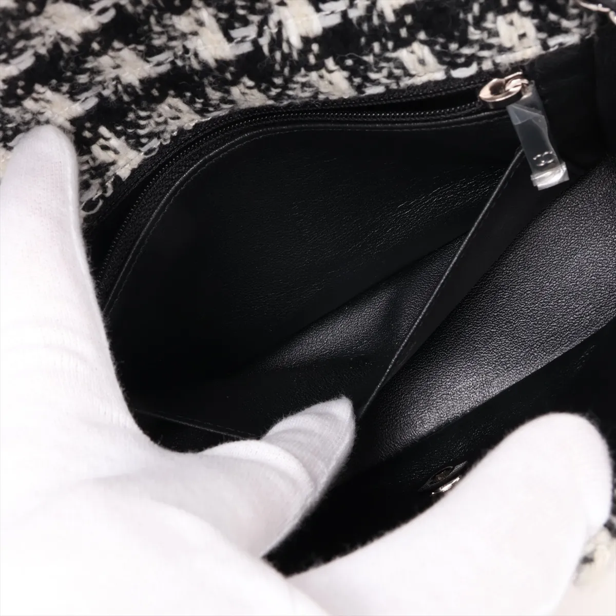 [Individually packaged] Chanel Mini Matelassé 20 Tweed x Rhinestone Single Flap Single Chain Bag, Black x White, Silver Hardware, 30791879, Serial Number in the 30s, A69900 — view 7