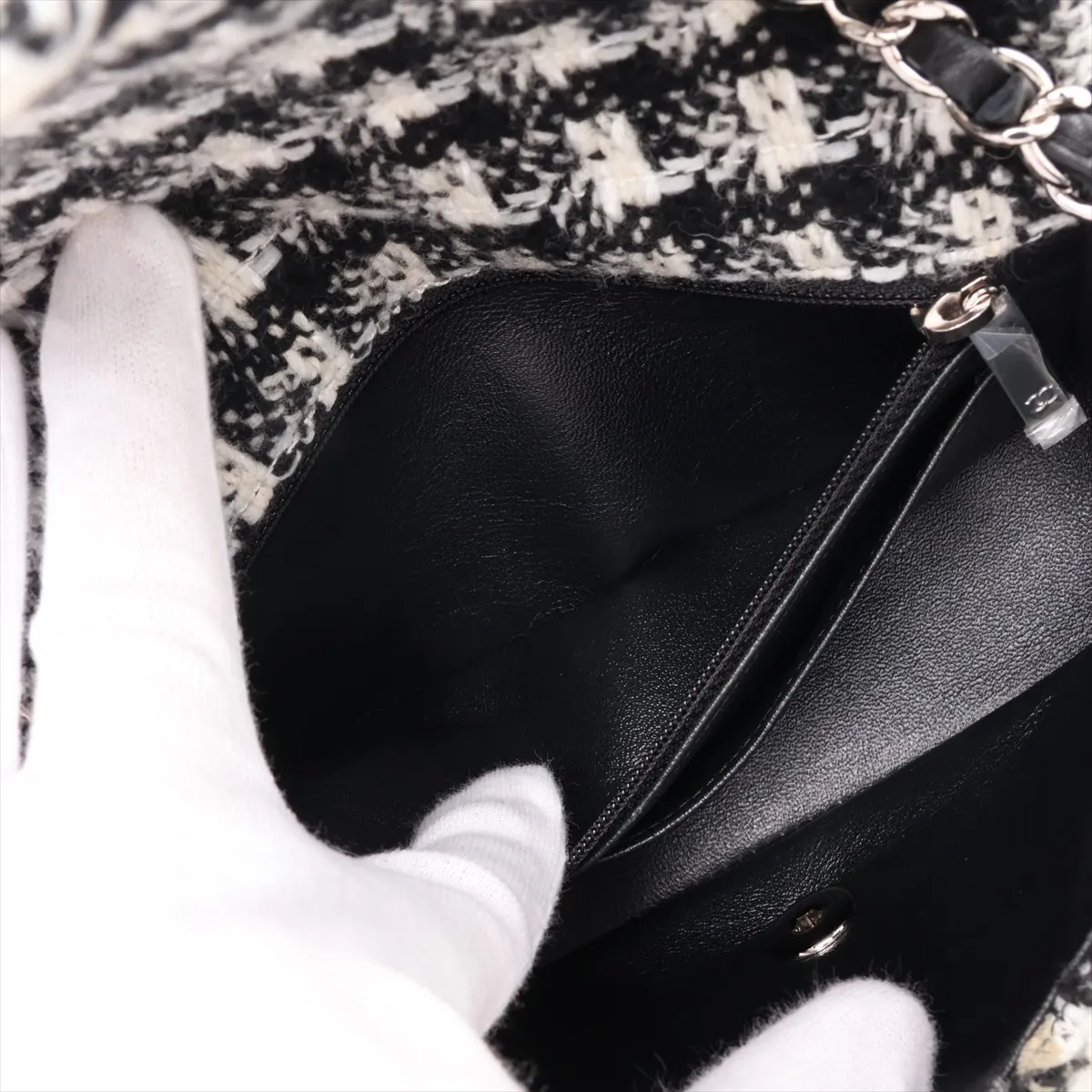 [Individually packaged] Chanel Mini Matelassé 20 Tweed x Rhinestone Single Flap Single Chain Bag, Black x White, Silver Hardware, 30791879, Serial Number in the 30s, A69900 — view 8