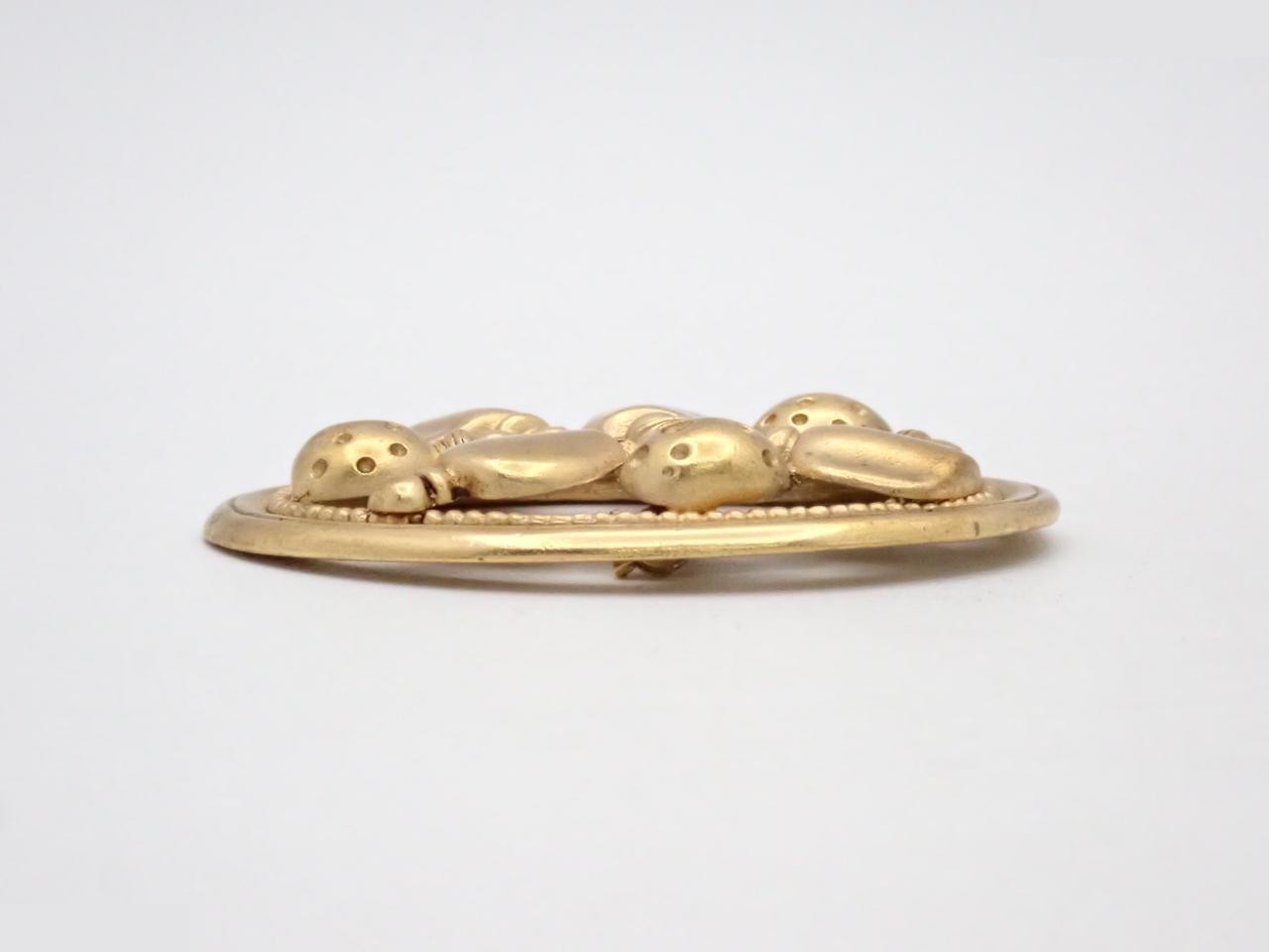 brooch — view 3