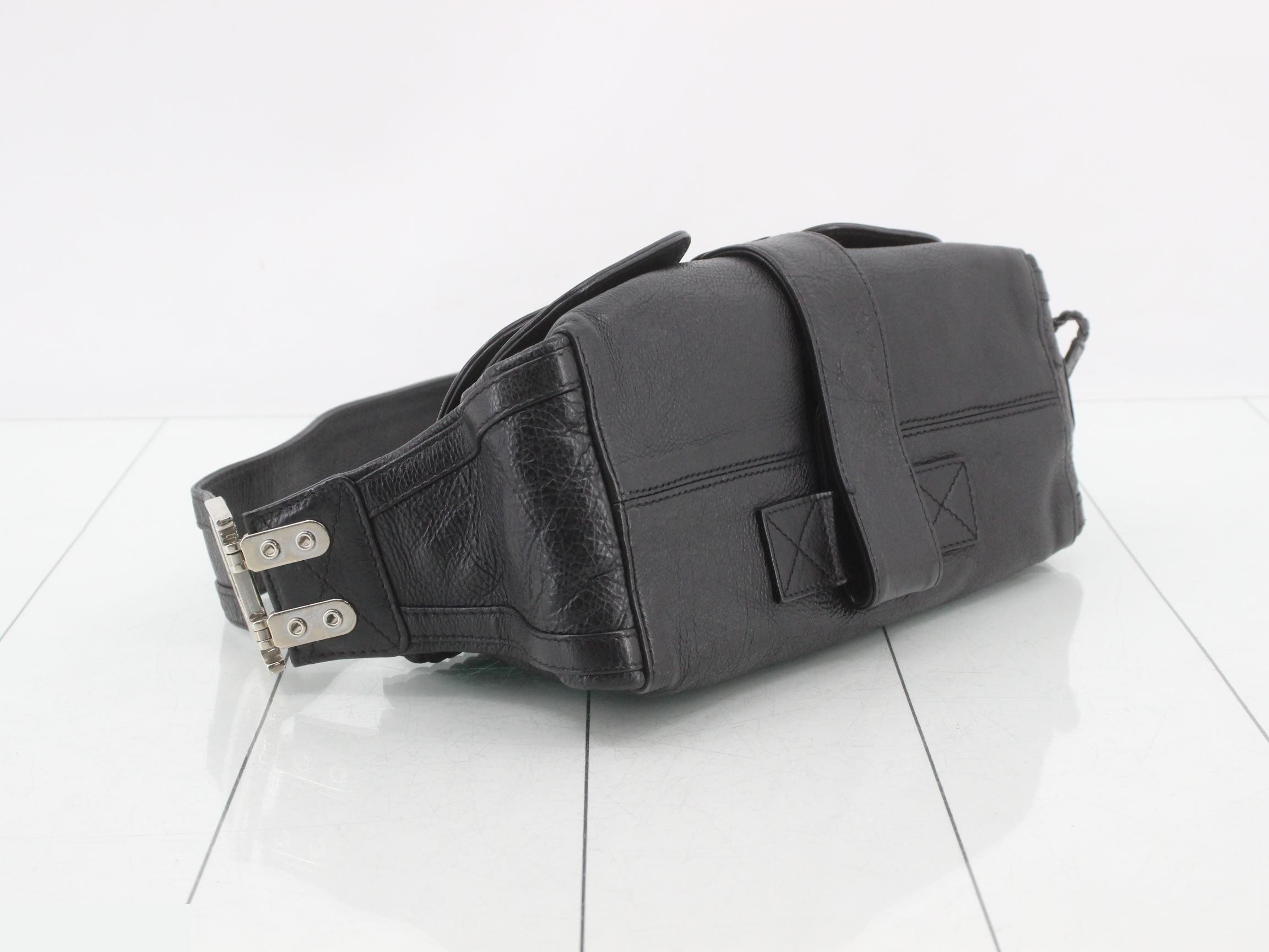 Flight-style leather double pocket bag, black. — view 5
