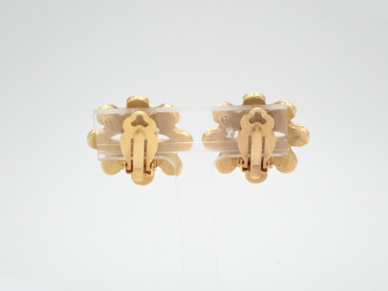 Coco Mark Flower Motif Earrings 94P — view 2