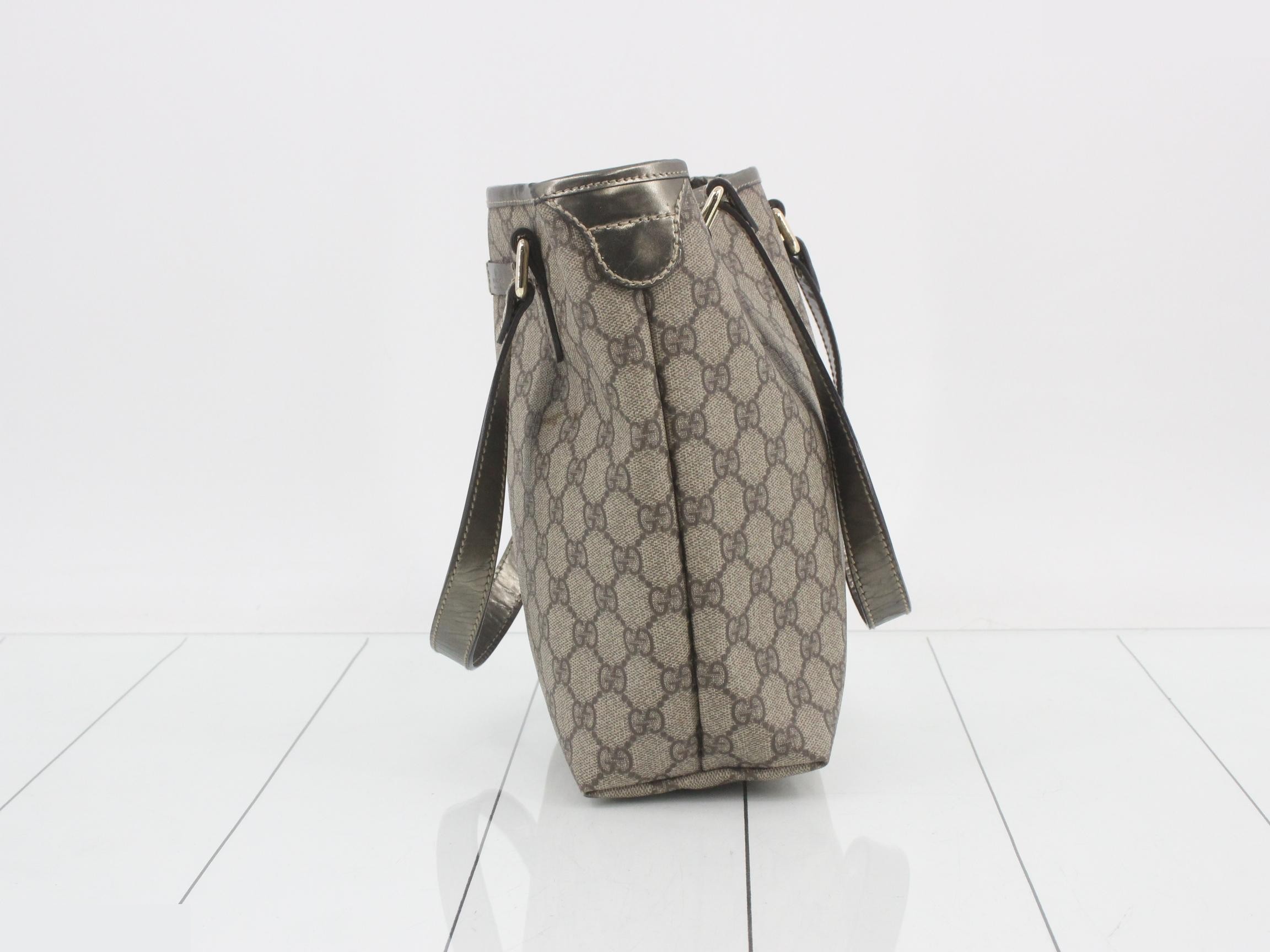 GG Supreme Shoulder Bag — view 3