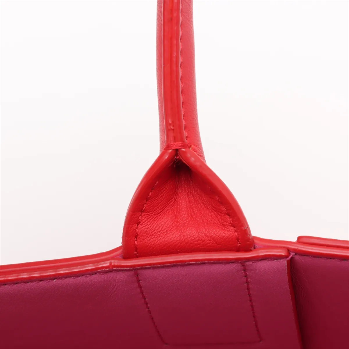 Maxi Intrecciato The Arcotote Leather Tote Bag Red — view 11