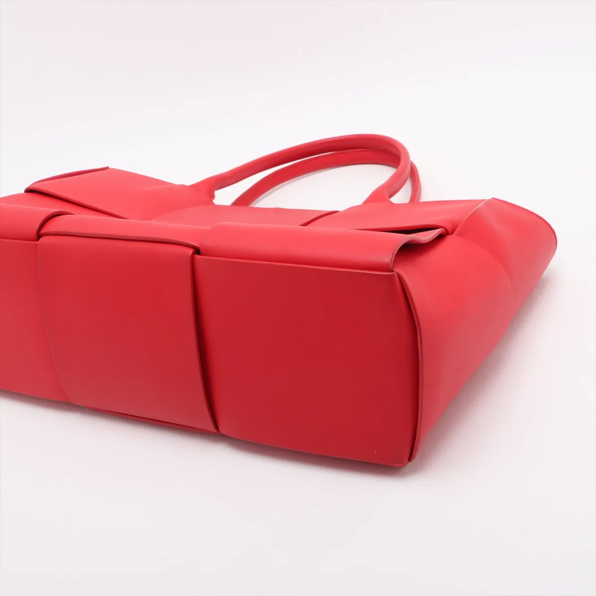 Maxi Intrecciato The Arcotote Leather Tote Bag Red — view 3