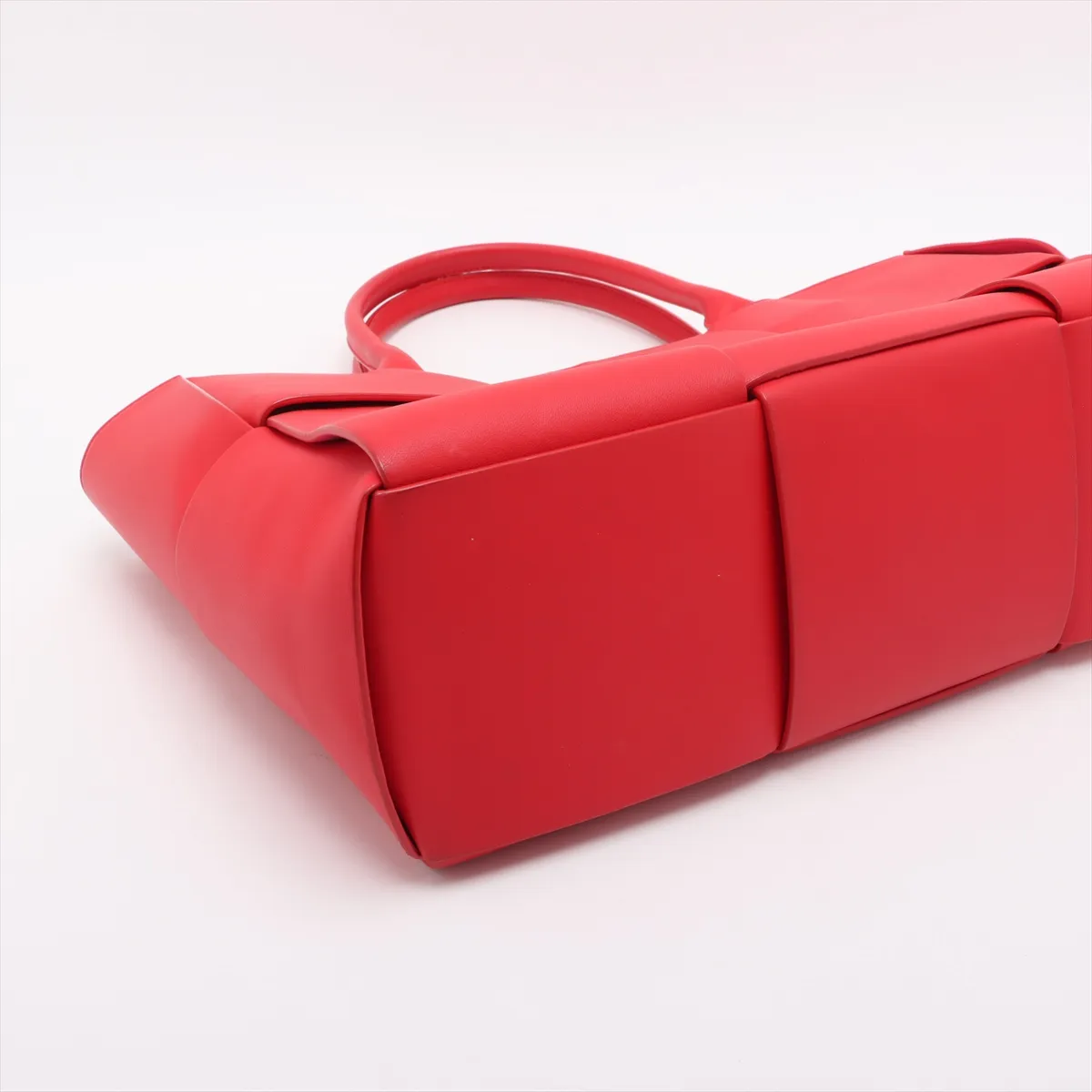 Maxi Intrecciato The Arcotote Leather Tote Bag Red — view 4