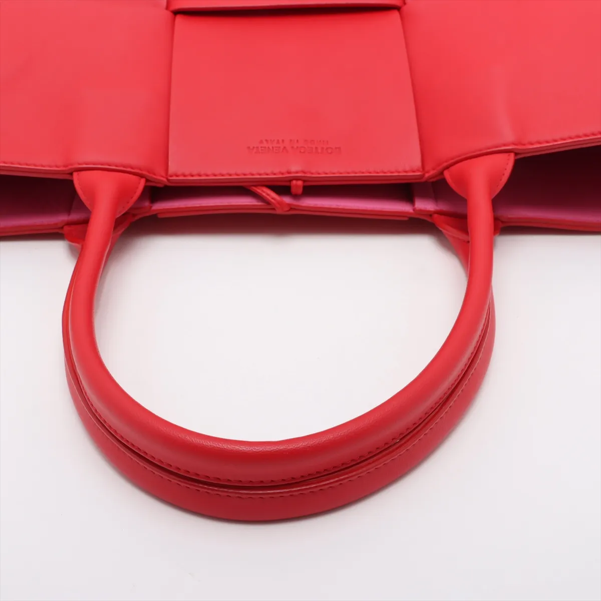 Maxi Intrecciato The Arcotote Leather Tote Bag Red — view 5