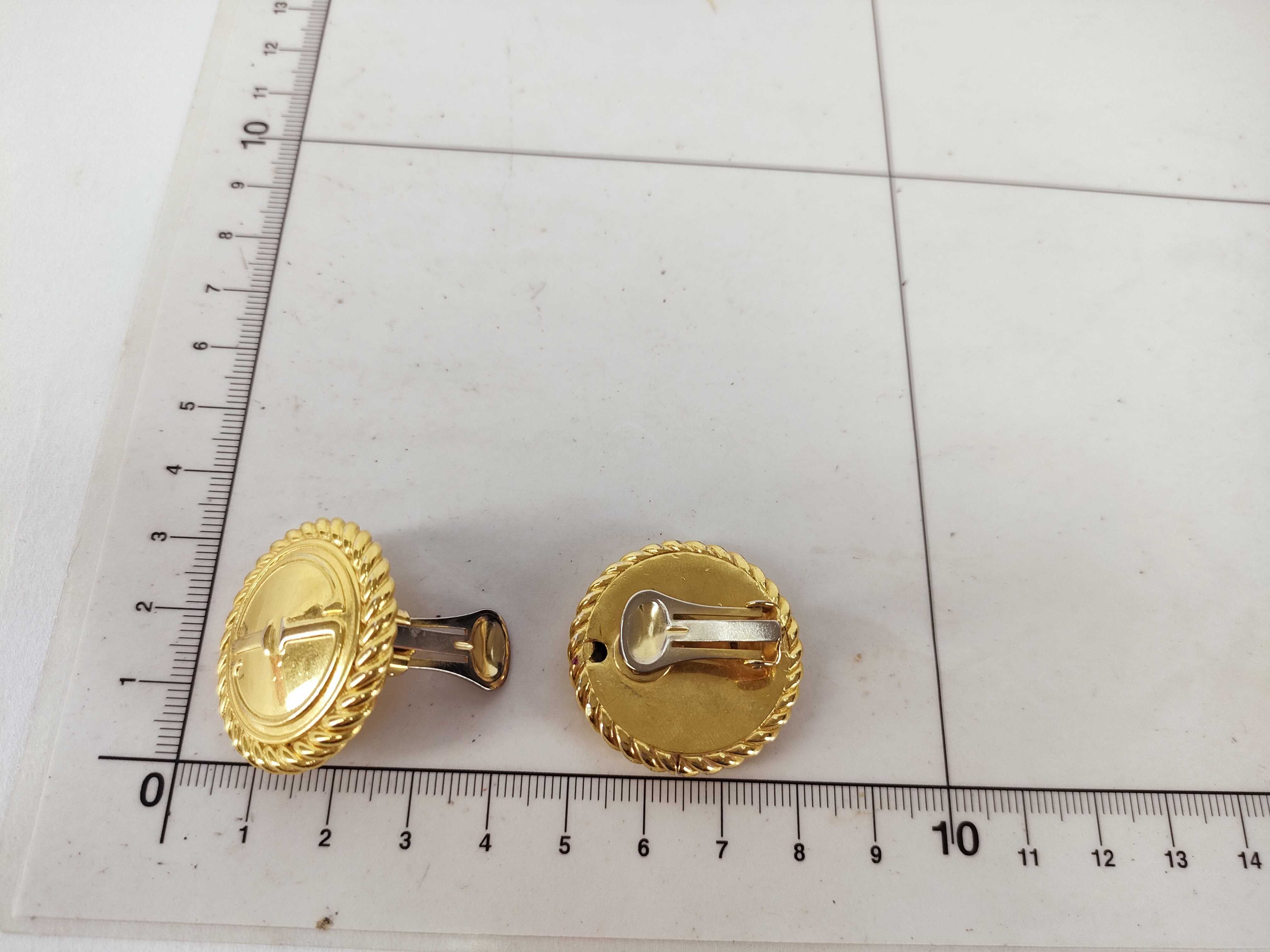 Old Earrings — view 10