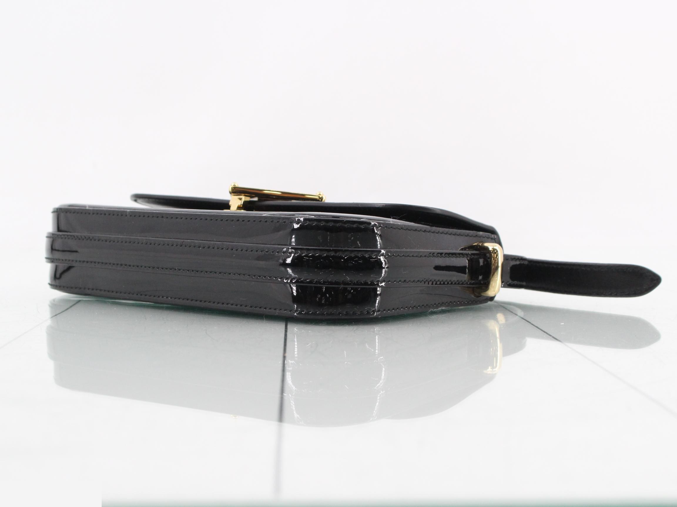 Enamel shoulder bag with triangular metal plate hardware — view 6