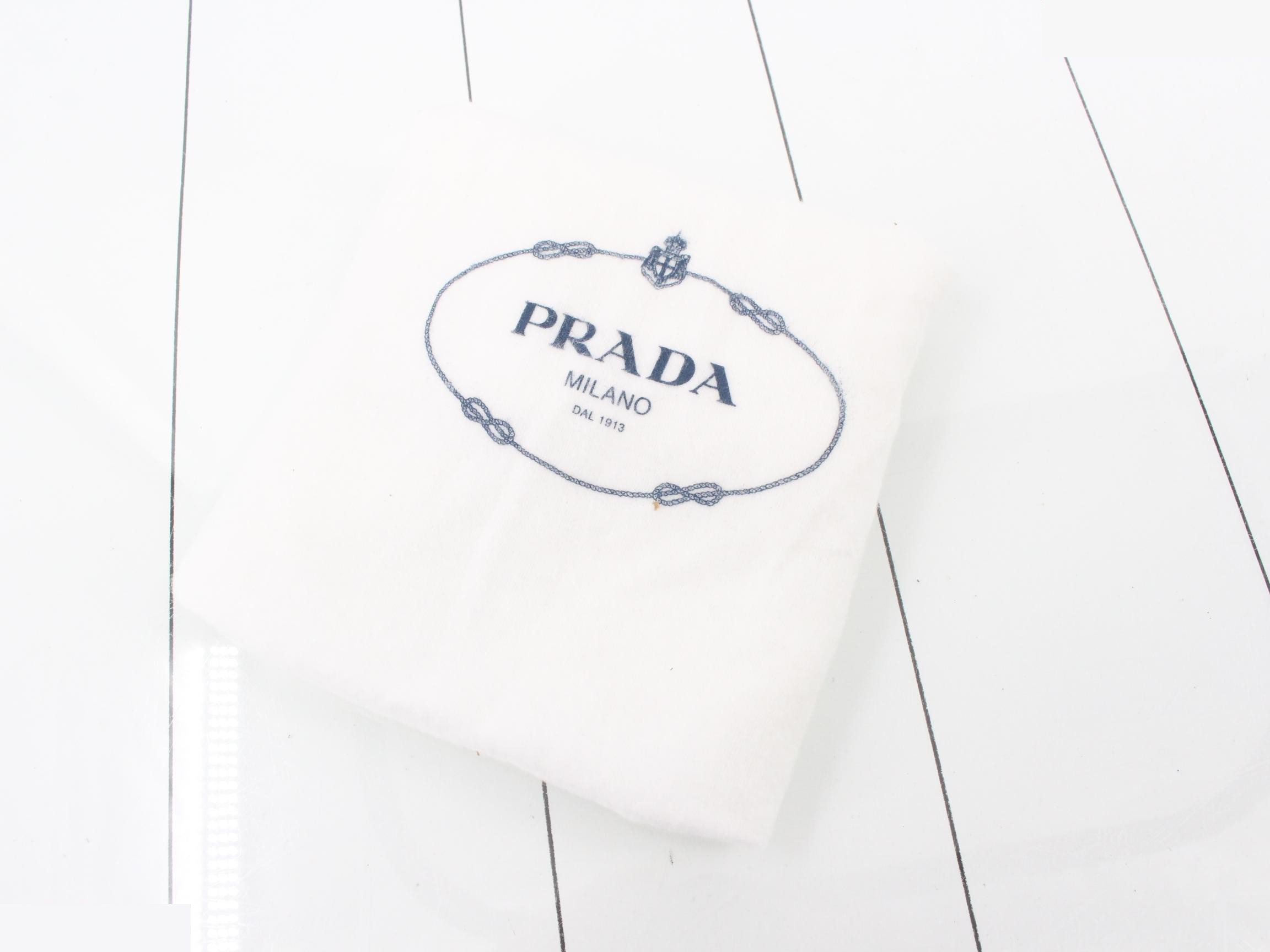 Enamel shoulder bag with triangular metal plate hardware — view 7