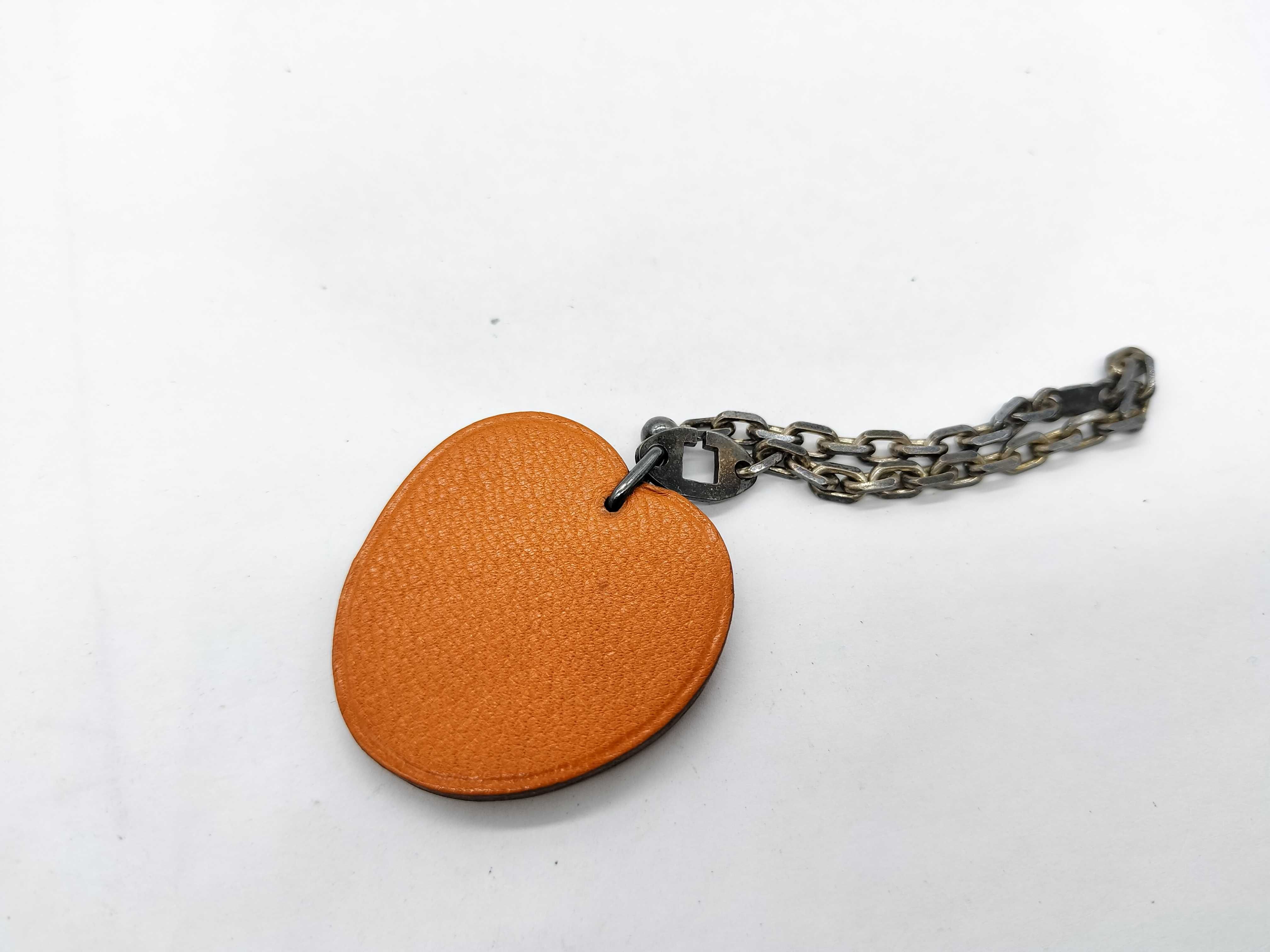 charm, orange, other accessories — view 3