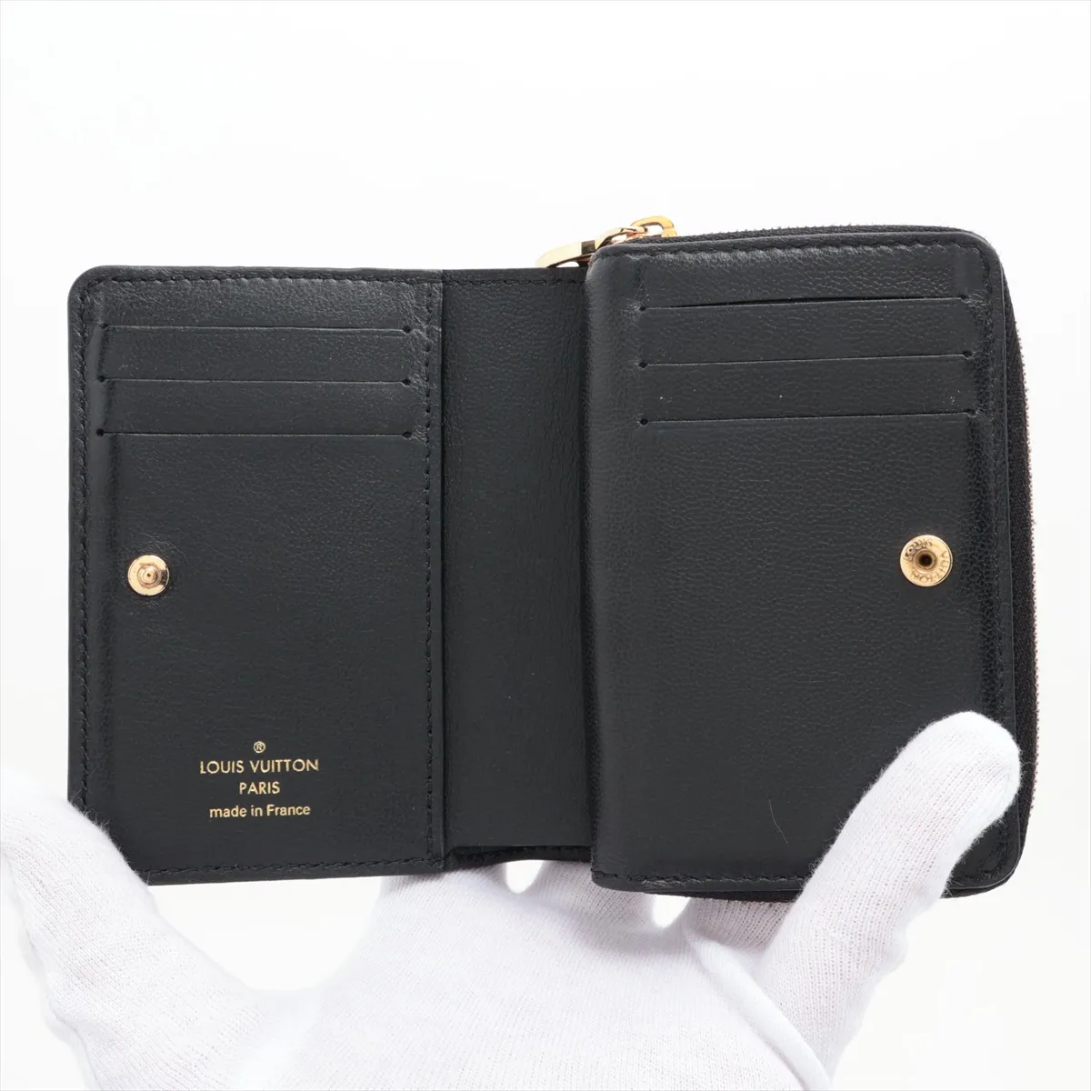 Monogram Embossed Portefeuille Lou M81599 Noir Compact Wallet (RFID detected) — view 3