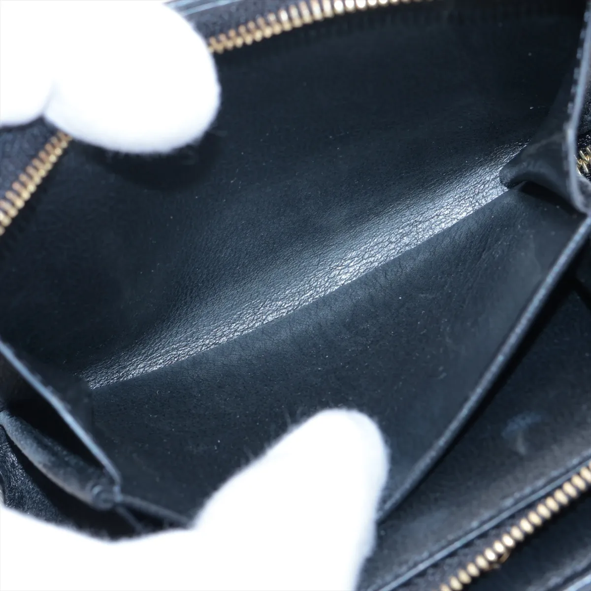 Monogram Embossed Portefeuille Lou M81599 Noir Compact Wallet (RFID detected) — view 5