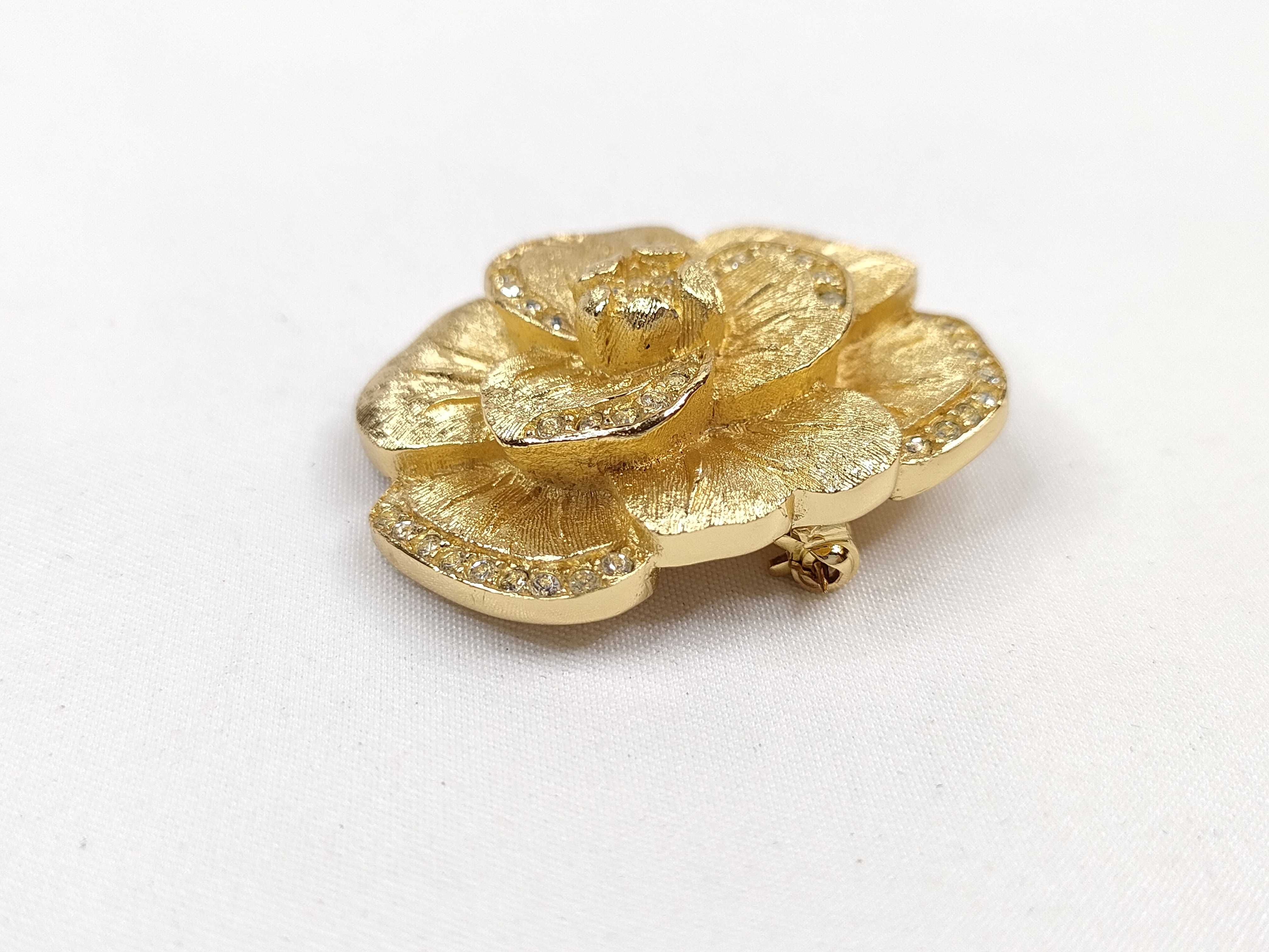 Flower Rhinestone Gold Tone Brooch — view 3