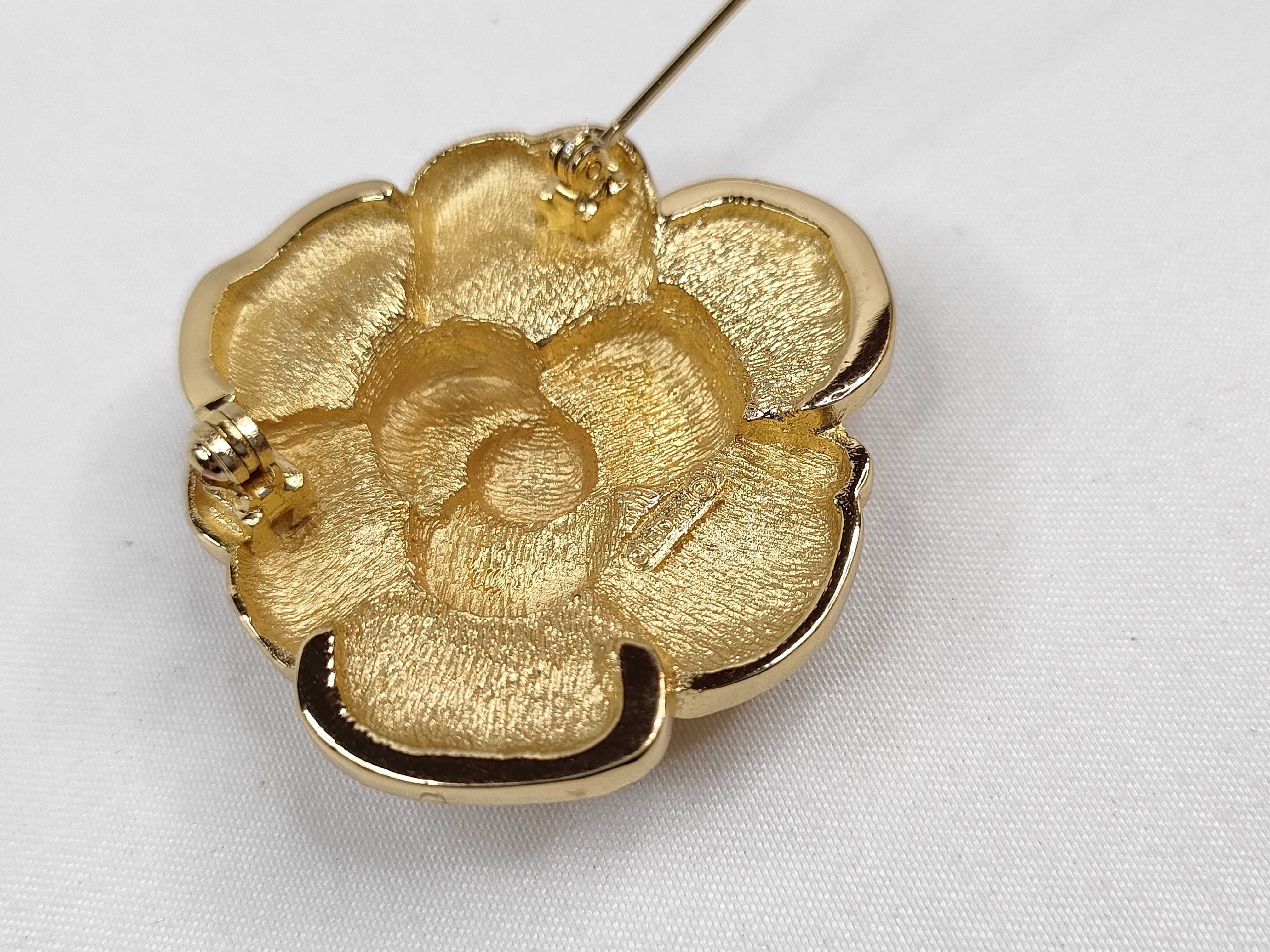 Flower Rhinestone Gold Tone Brooch — view 5