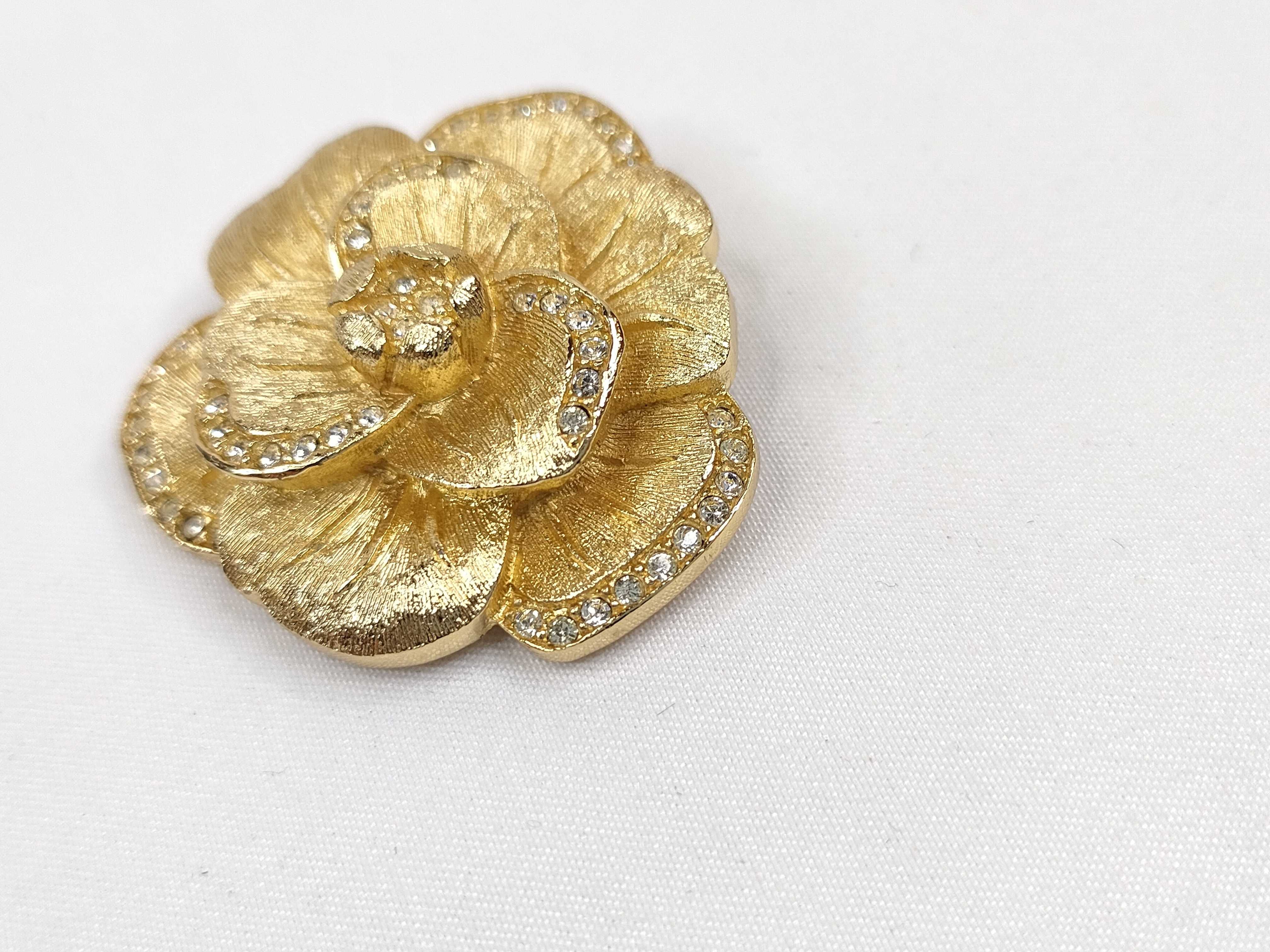 Flower Rhinestone Gold Tone Brooch — view 7