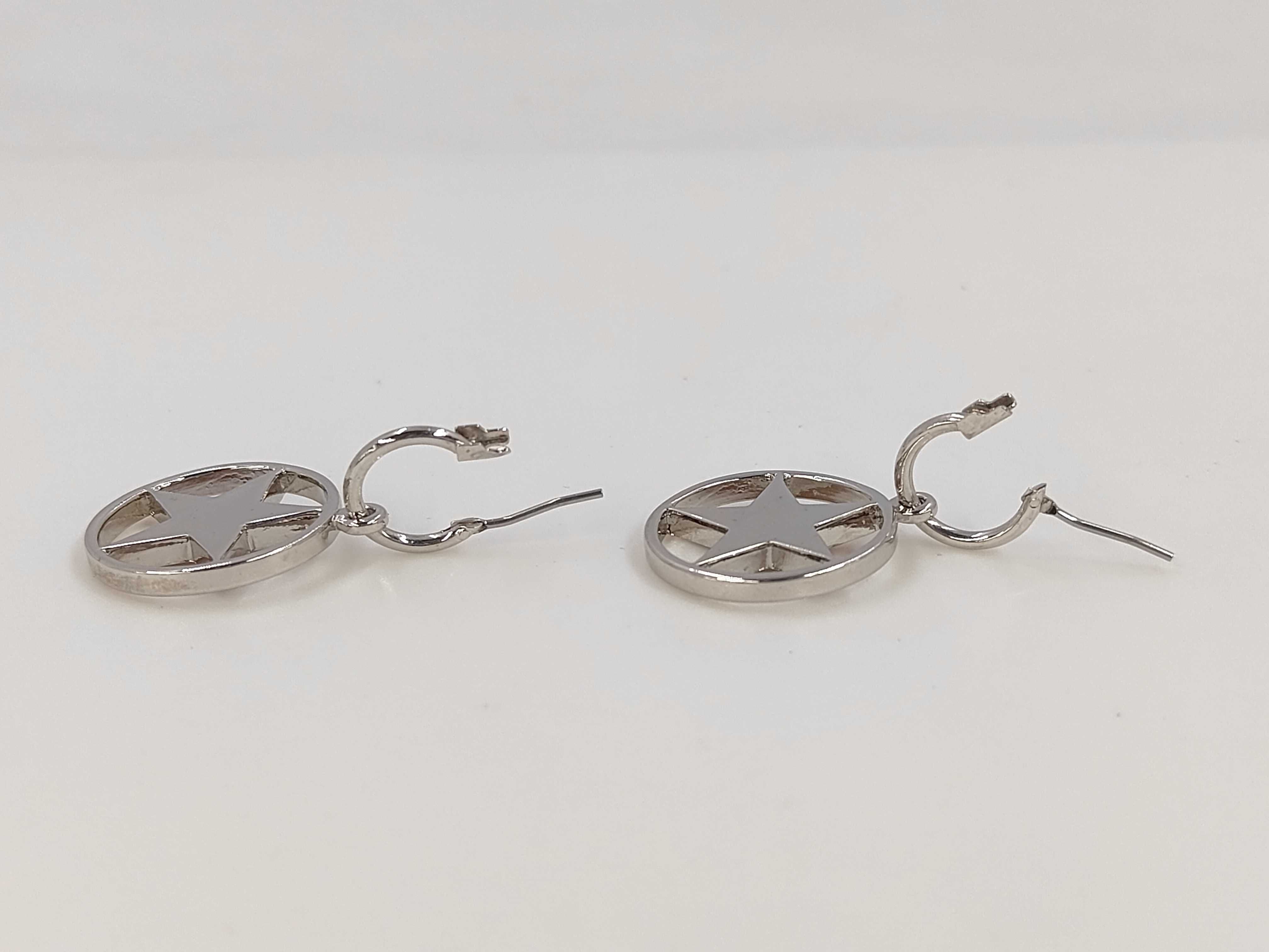 CD earrings vs. GP earrings — view 3