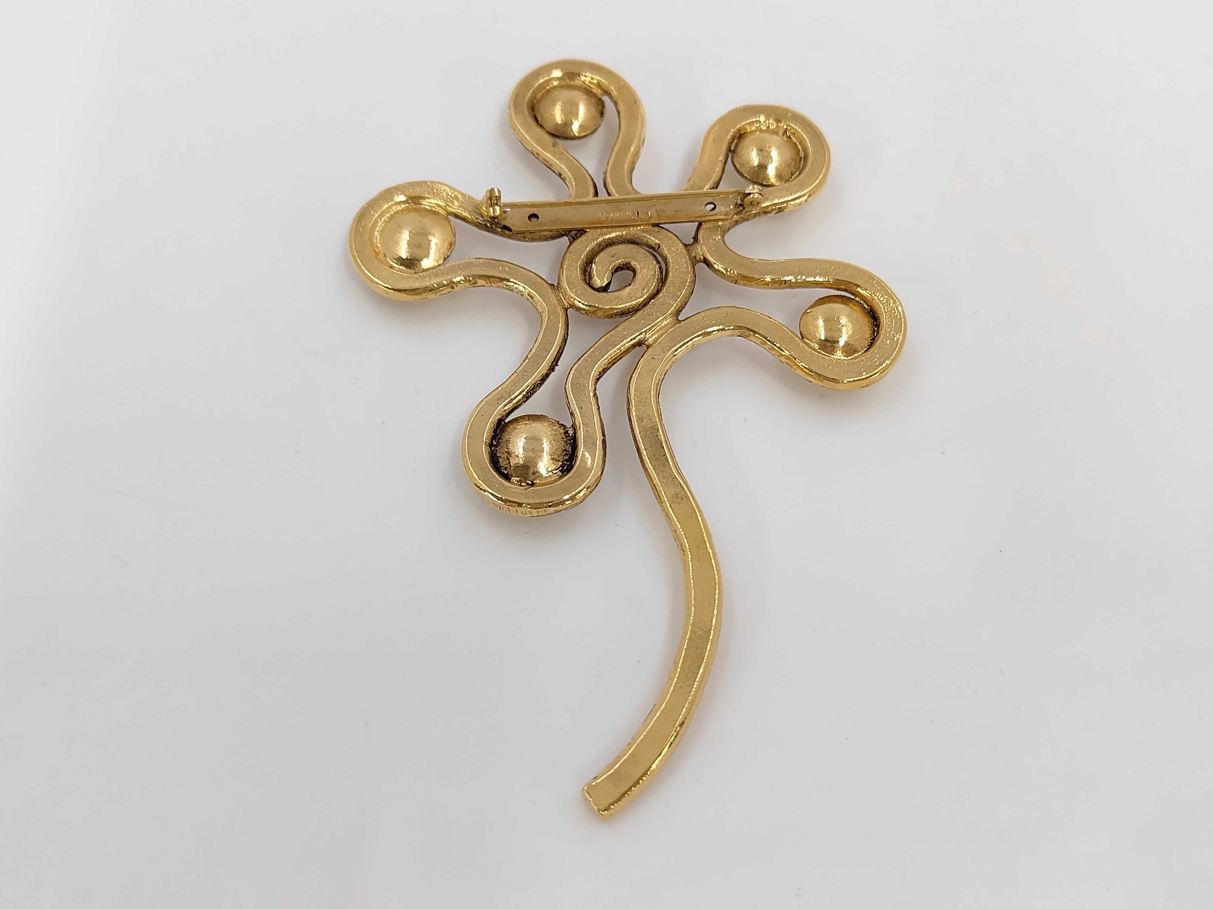 brooch — view 3