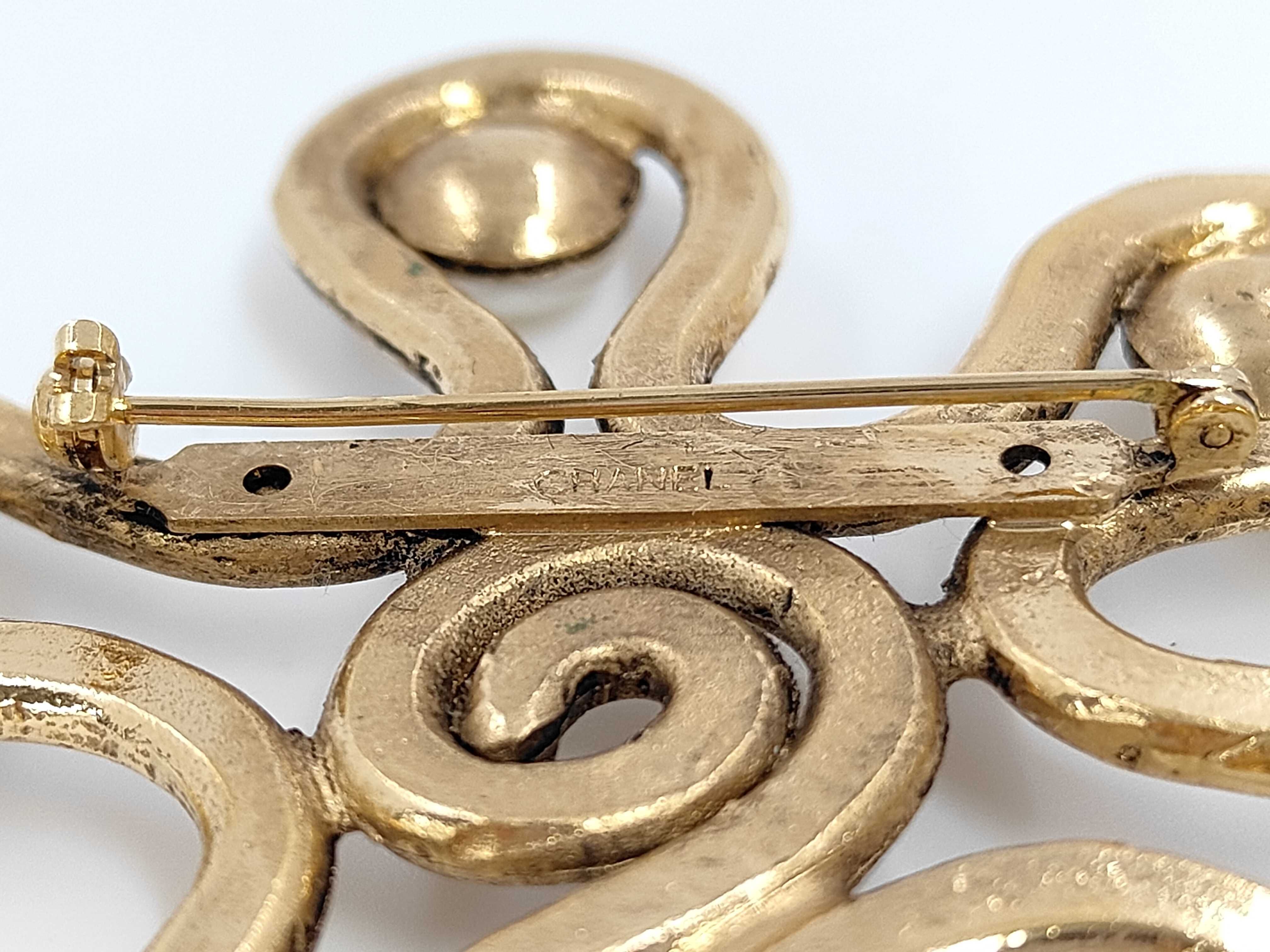 brooch — view 4