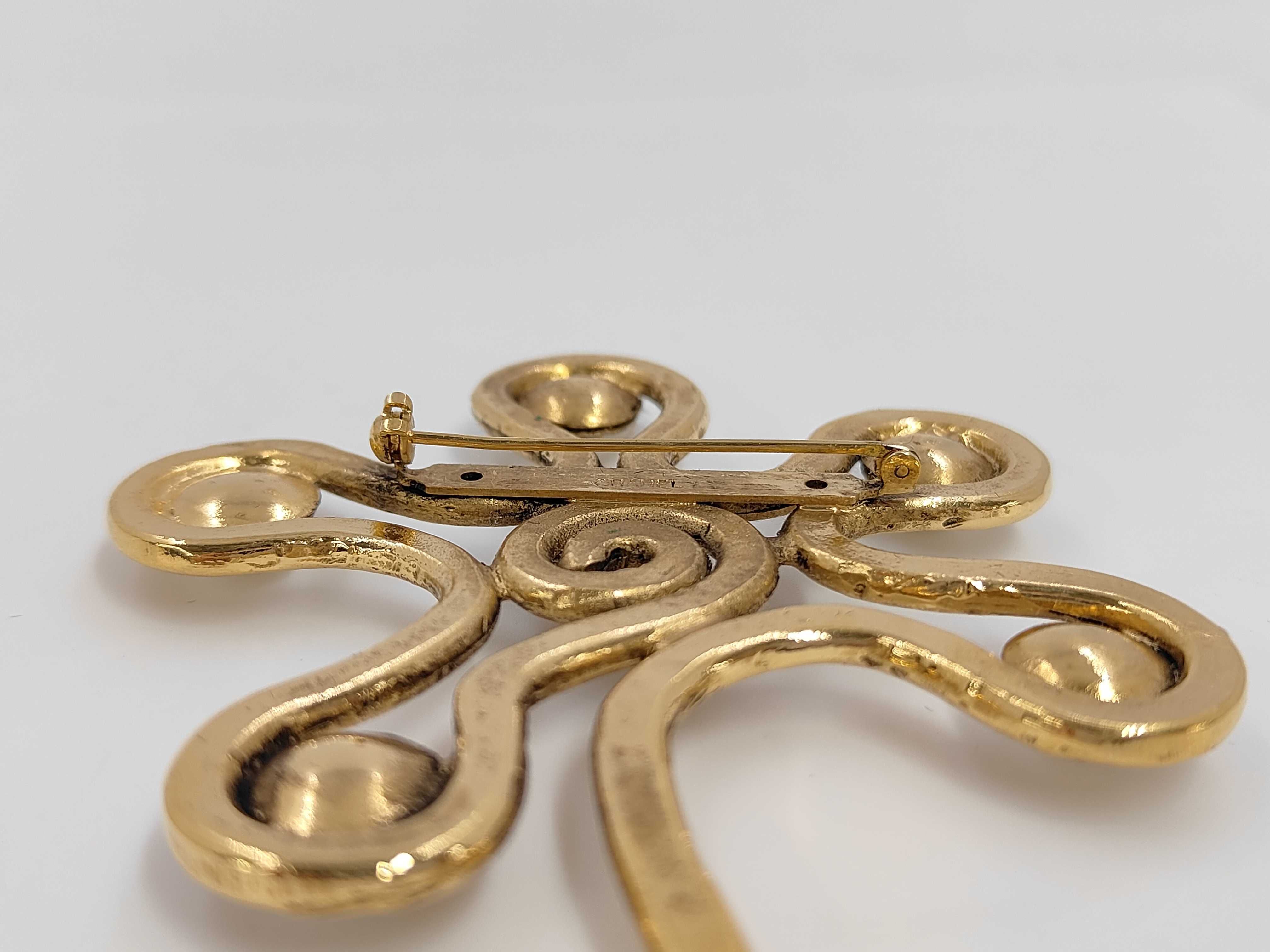 brooch — view 5