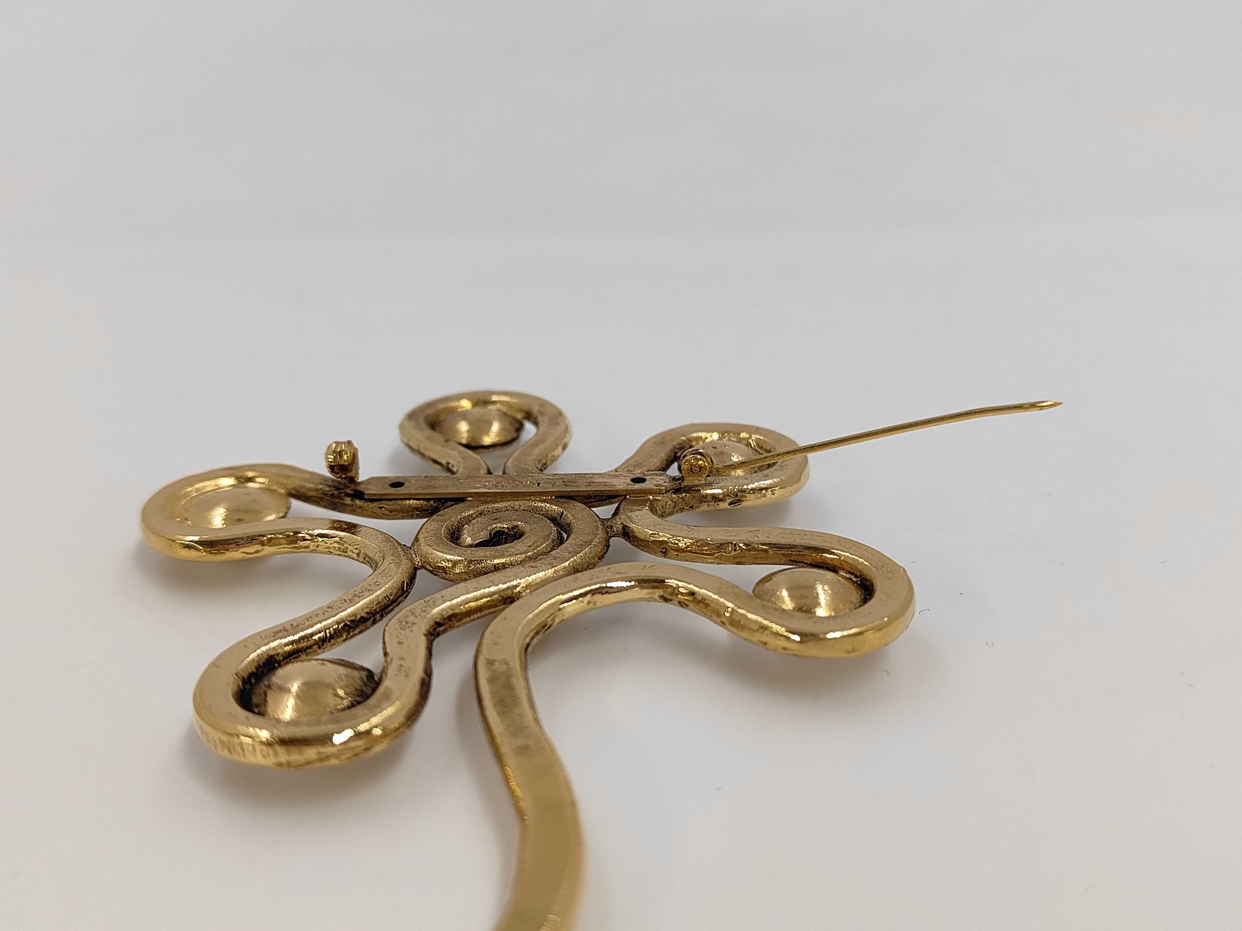 brooch — view 6