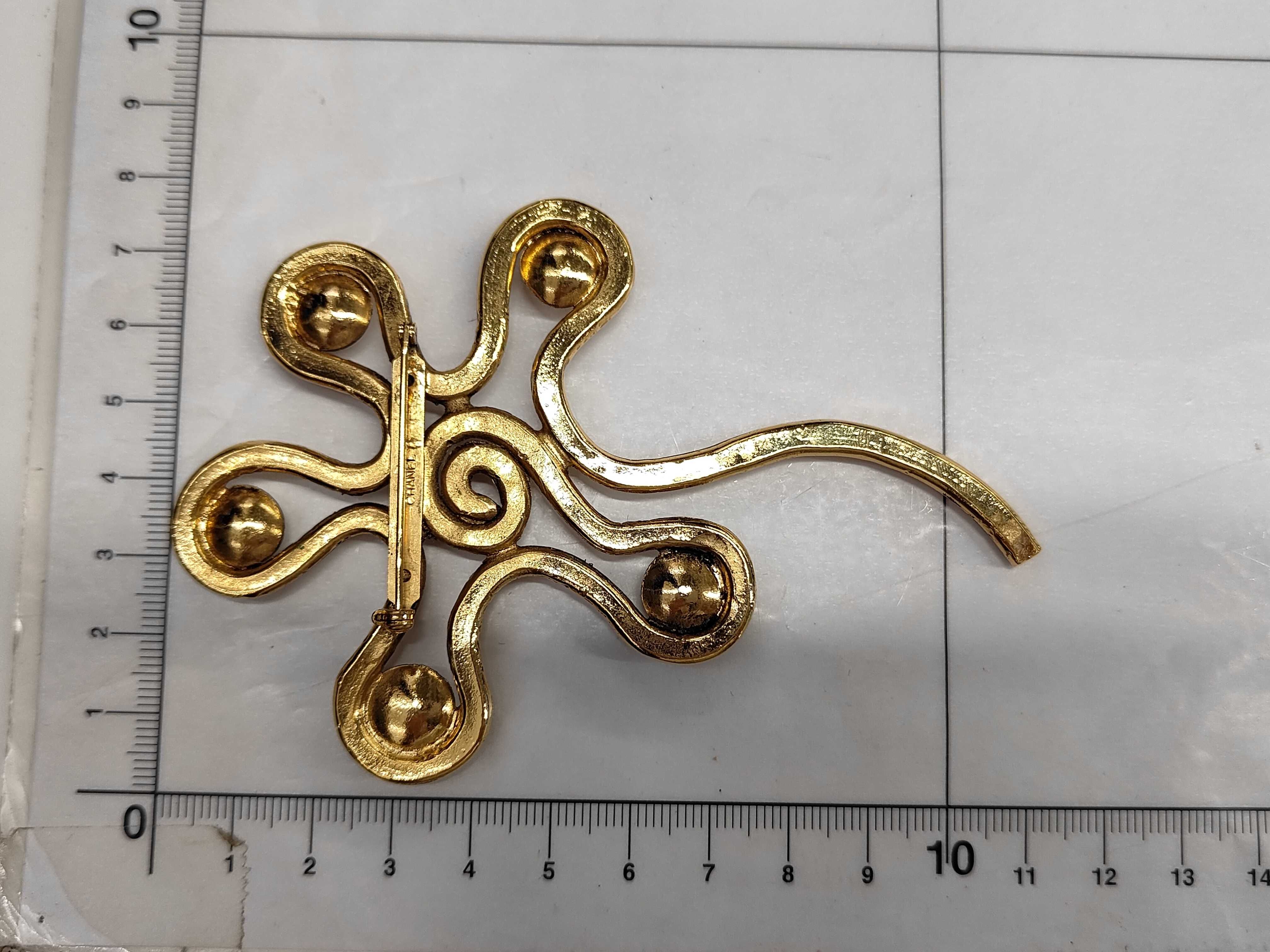 brooch — view 7