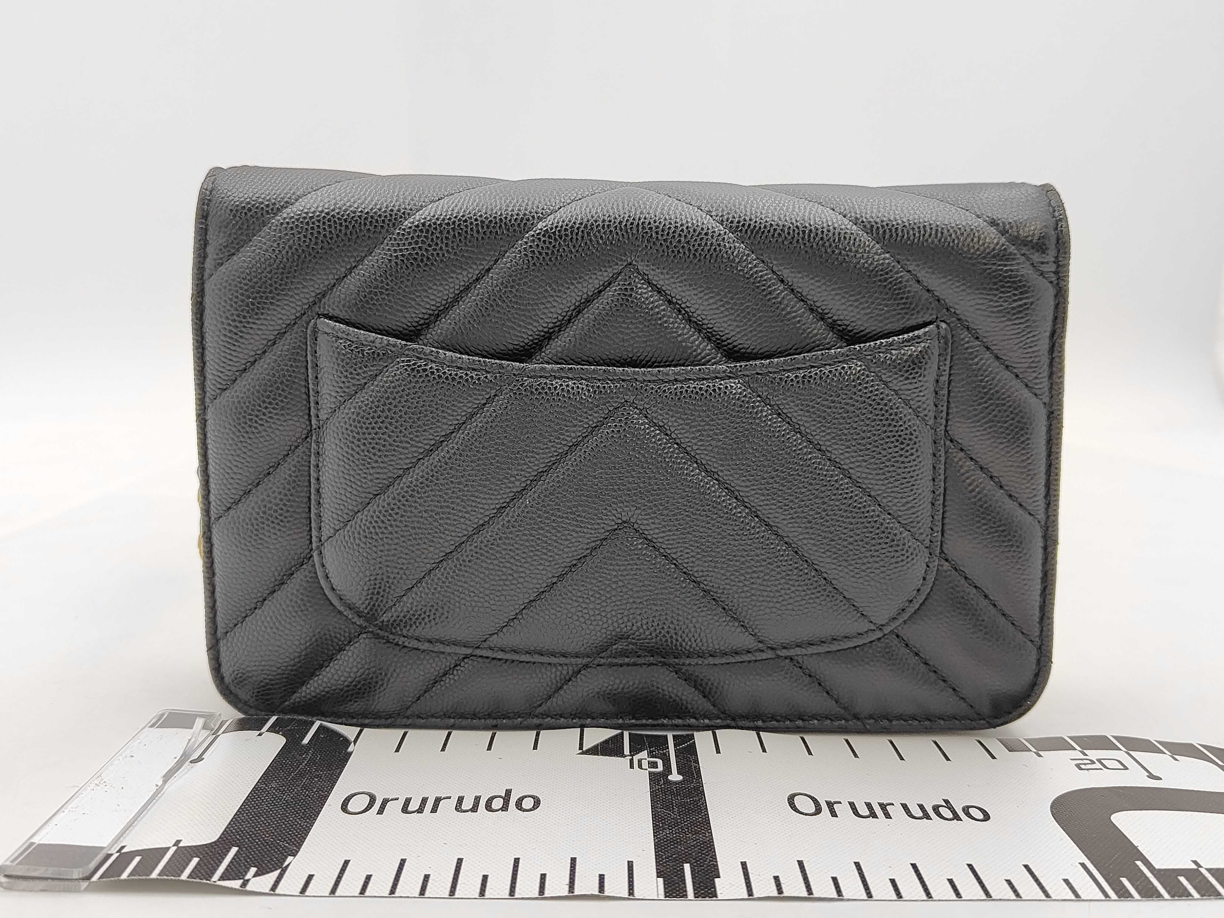 Matelassé Caviar Skin V-Stitch Chain Wallet Shoulder Bag — view 2