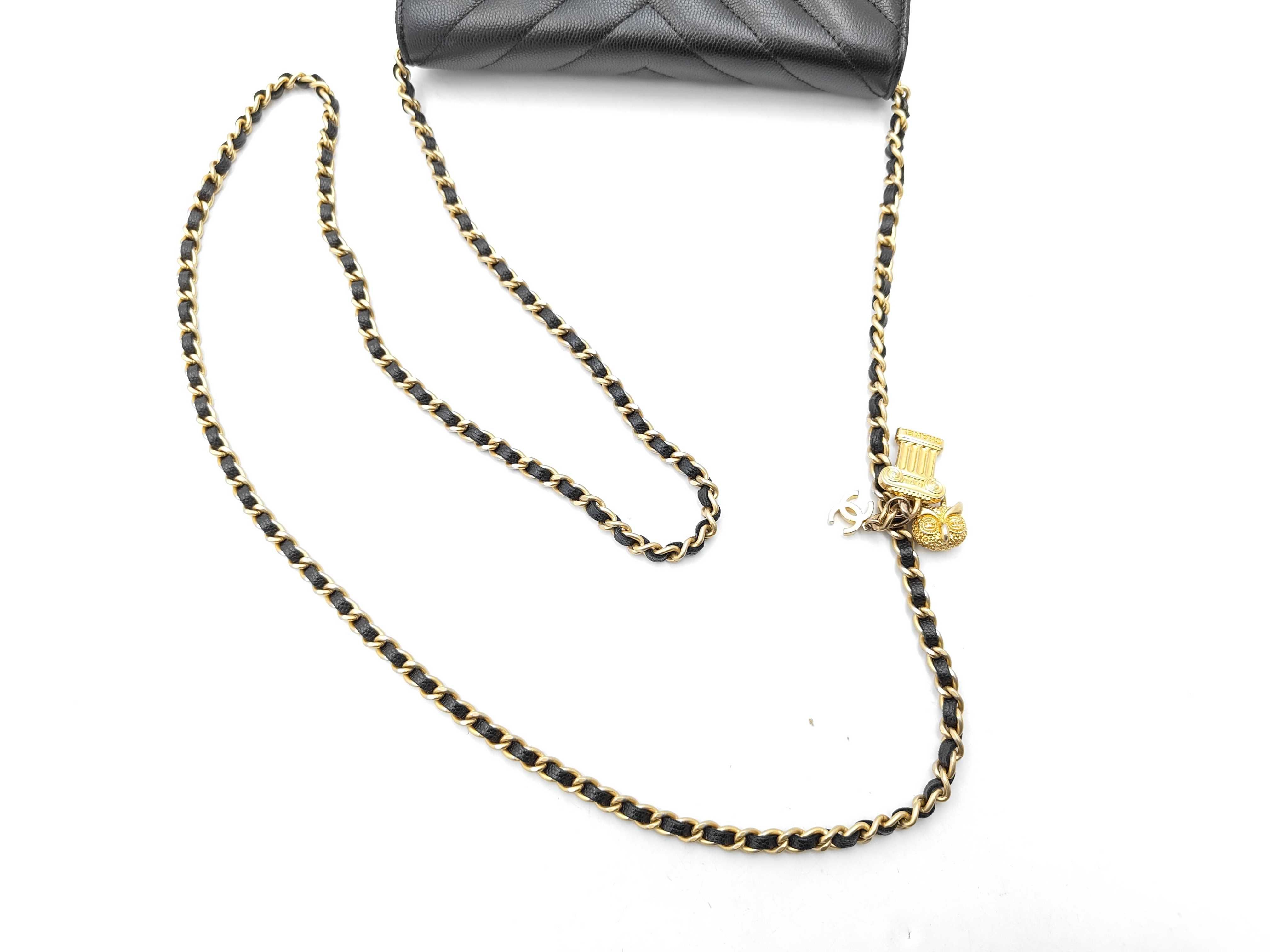 Matelassé Caviar Skin V-Stitch Chain Wallet Shoulder Bag — view 3