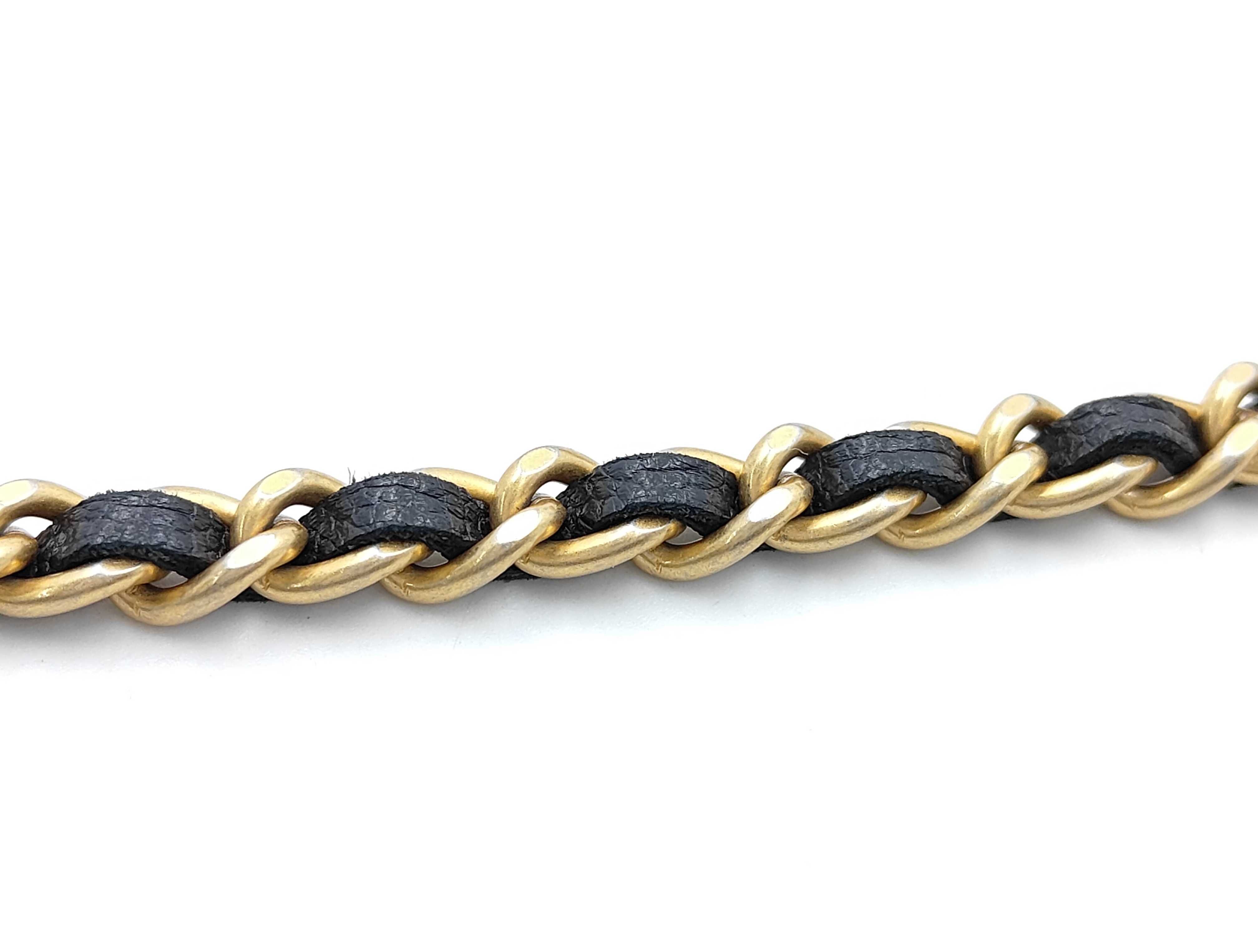 Matelassé Caviar Skin V-Stitch Chain Wallet Shoulder Bag — view 4