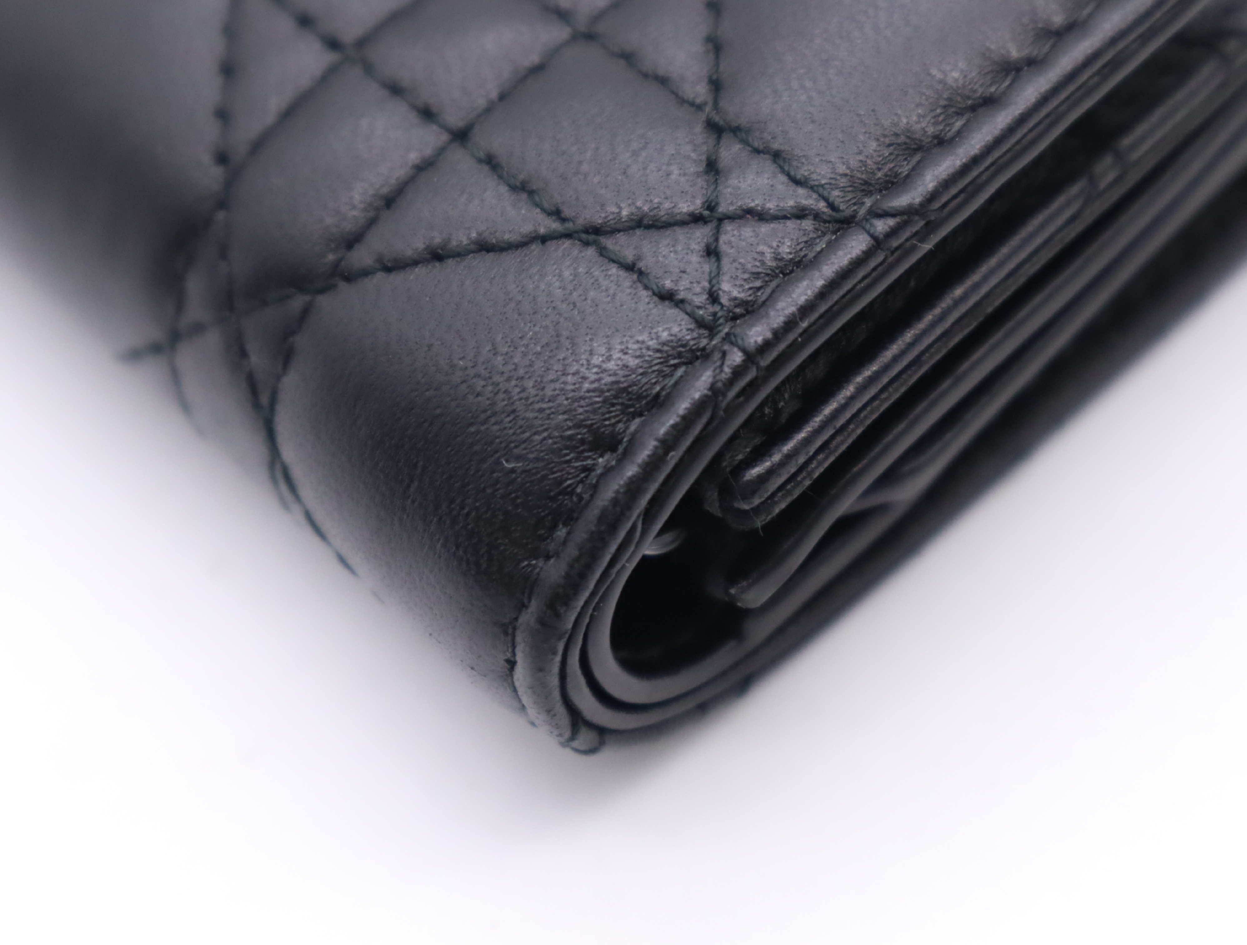 S3105UNJB Lambskin Jolie Hibiscus Wallet, Black, with dust bag and box. — view 9