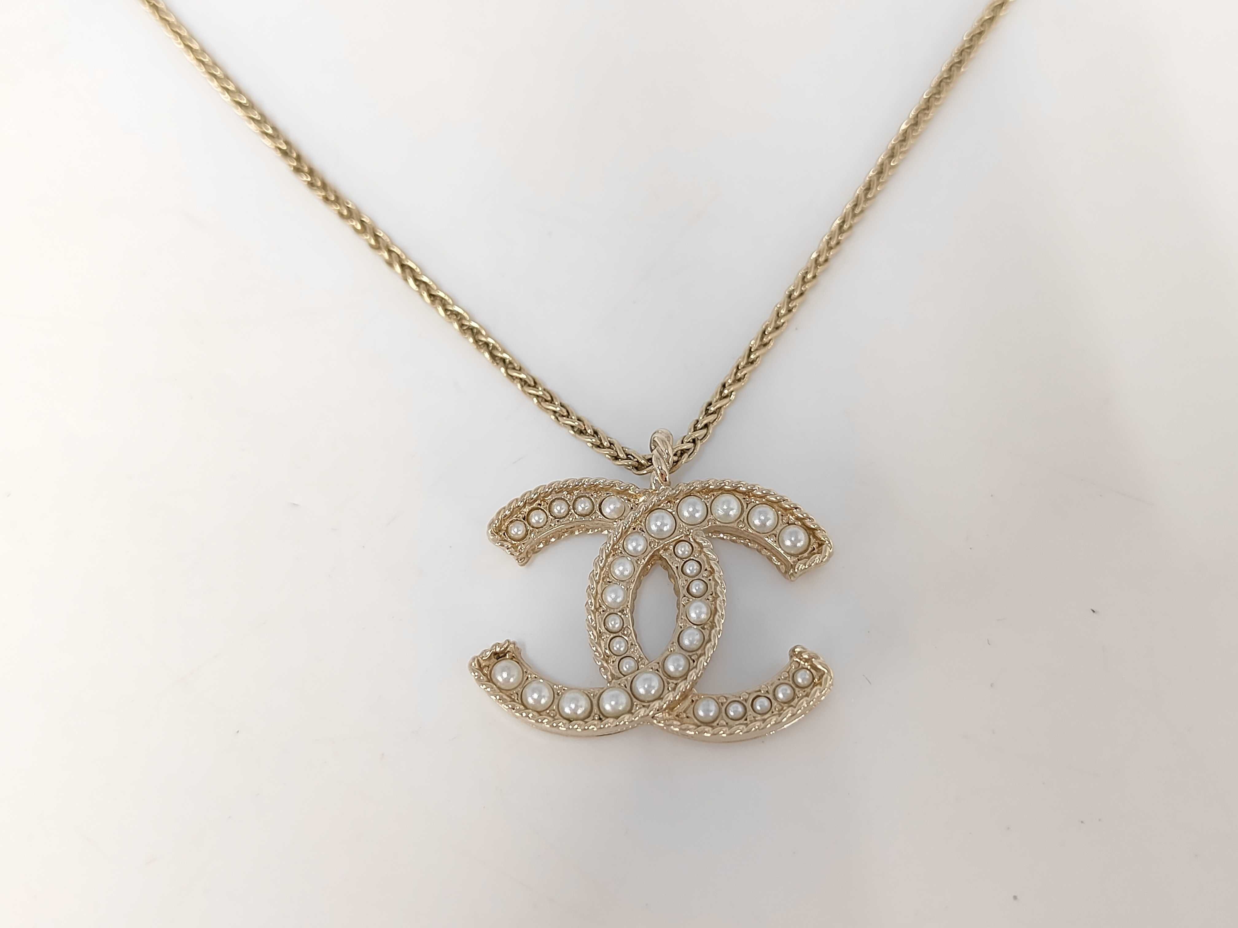 Big Coco Pearl Necklace A23V Necklace