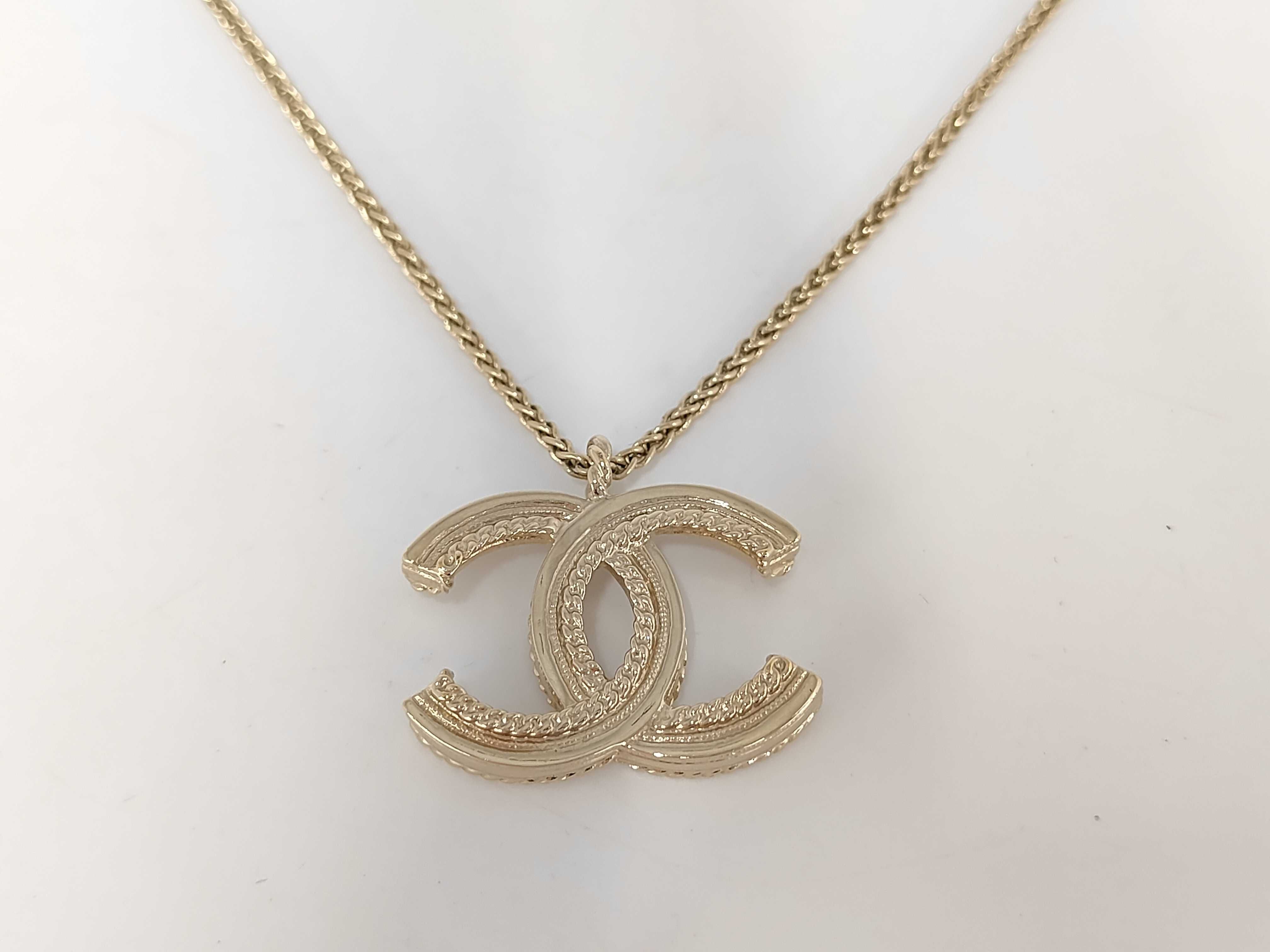 Big Coco Pearl Necklace A23V Necklace — view 2