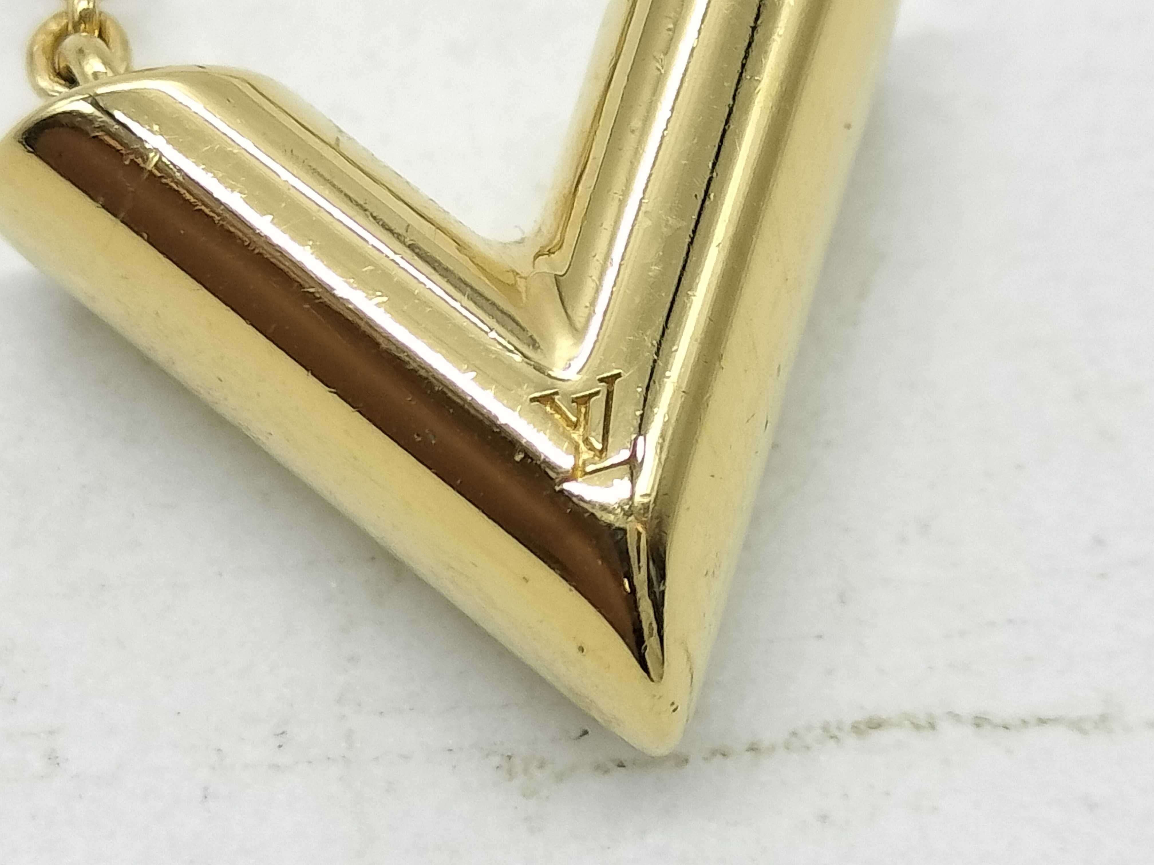 M00857 Essential V Necklace — view 3