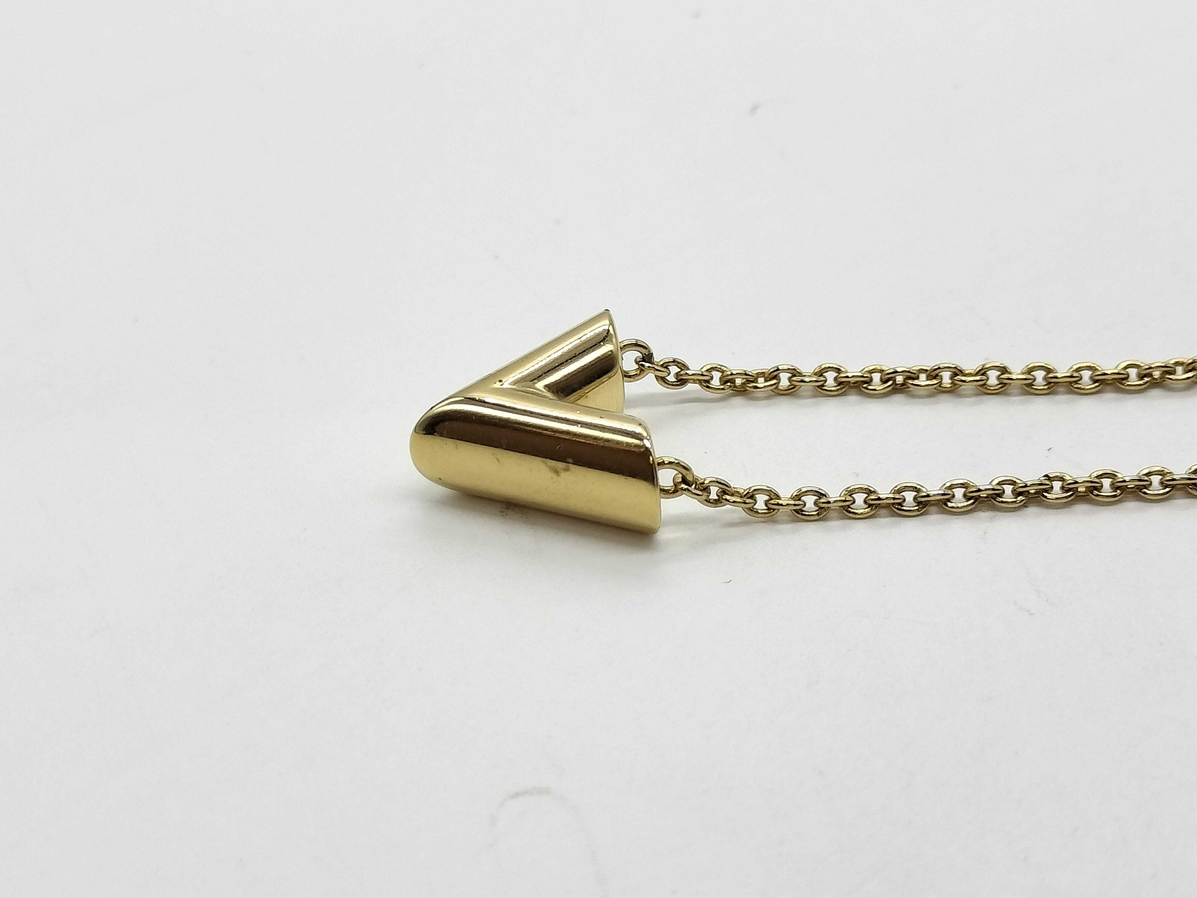 M00857 Essential V Necklace — view 4