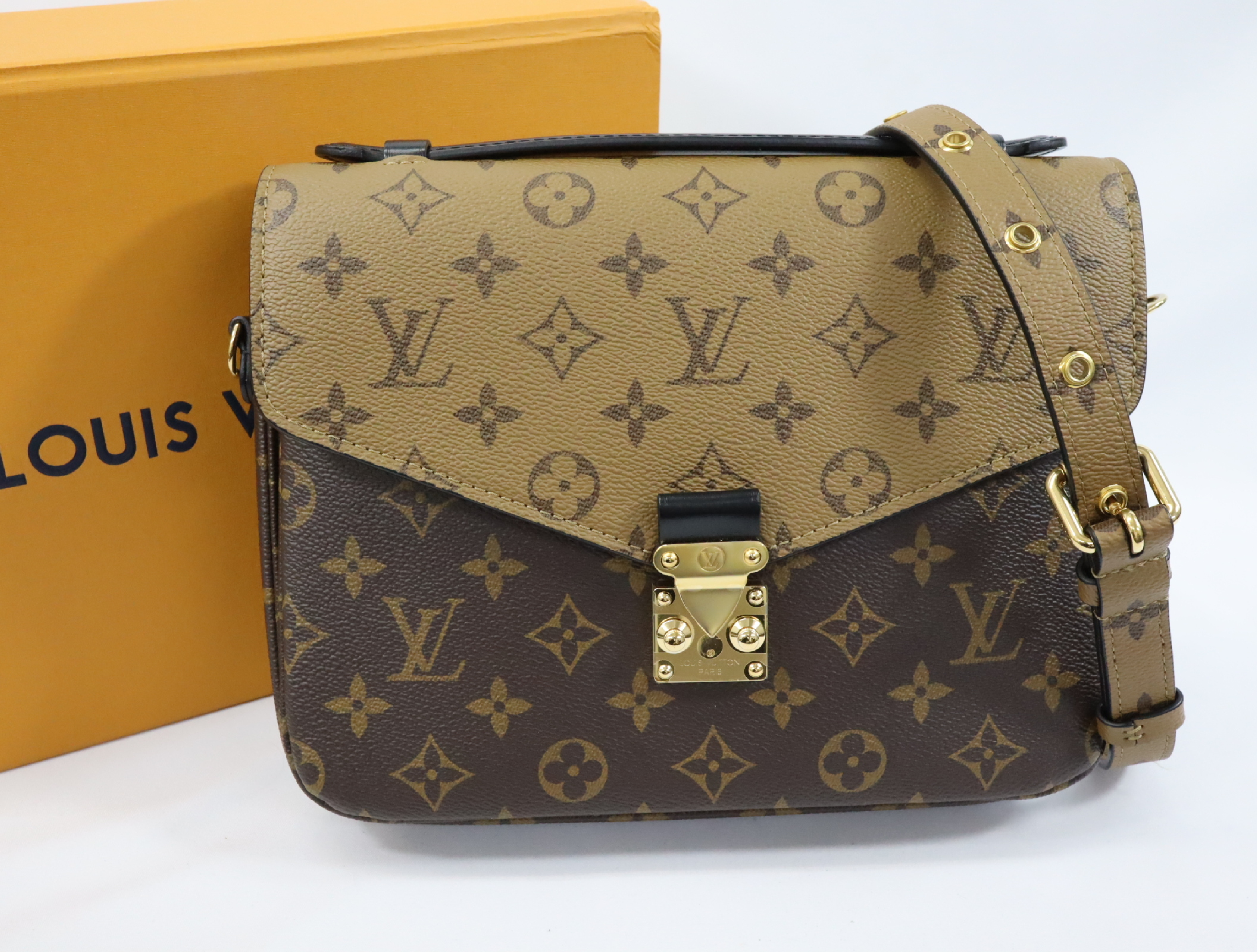 Monogram Reverse Pochette Metis MM M44876 Shoulder Bag (RFID detected)