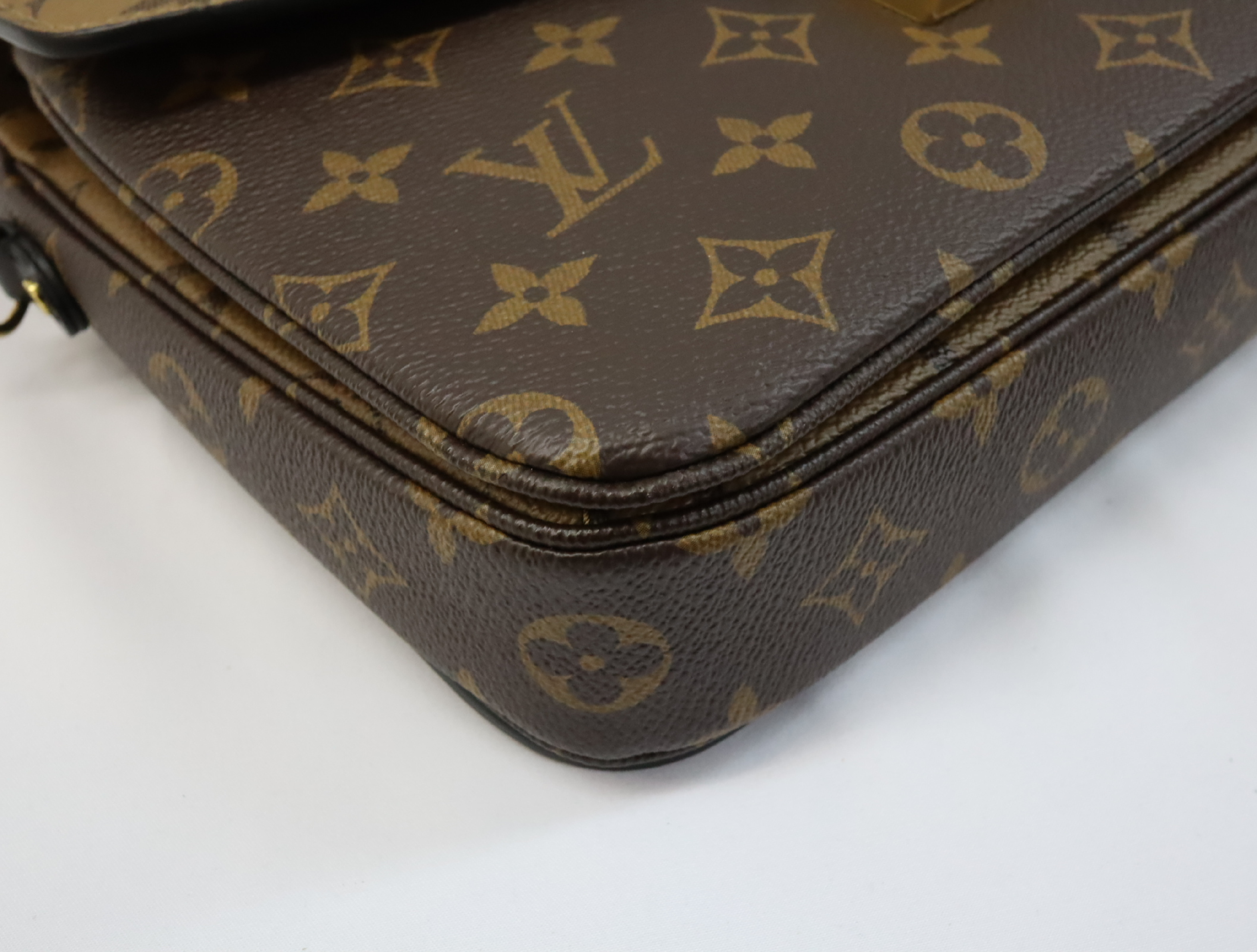 Monogram Reverse Pochette Metis MM M44876 Shoulder Bag (RFID detected) — view 11