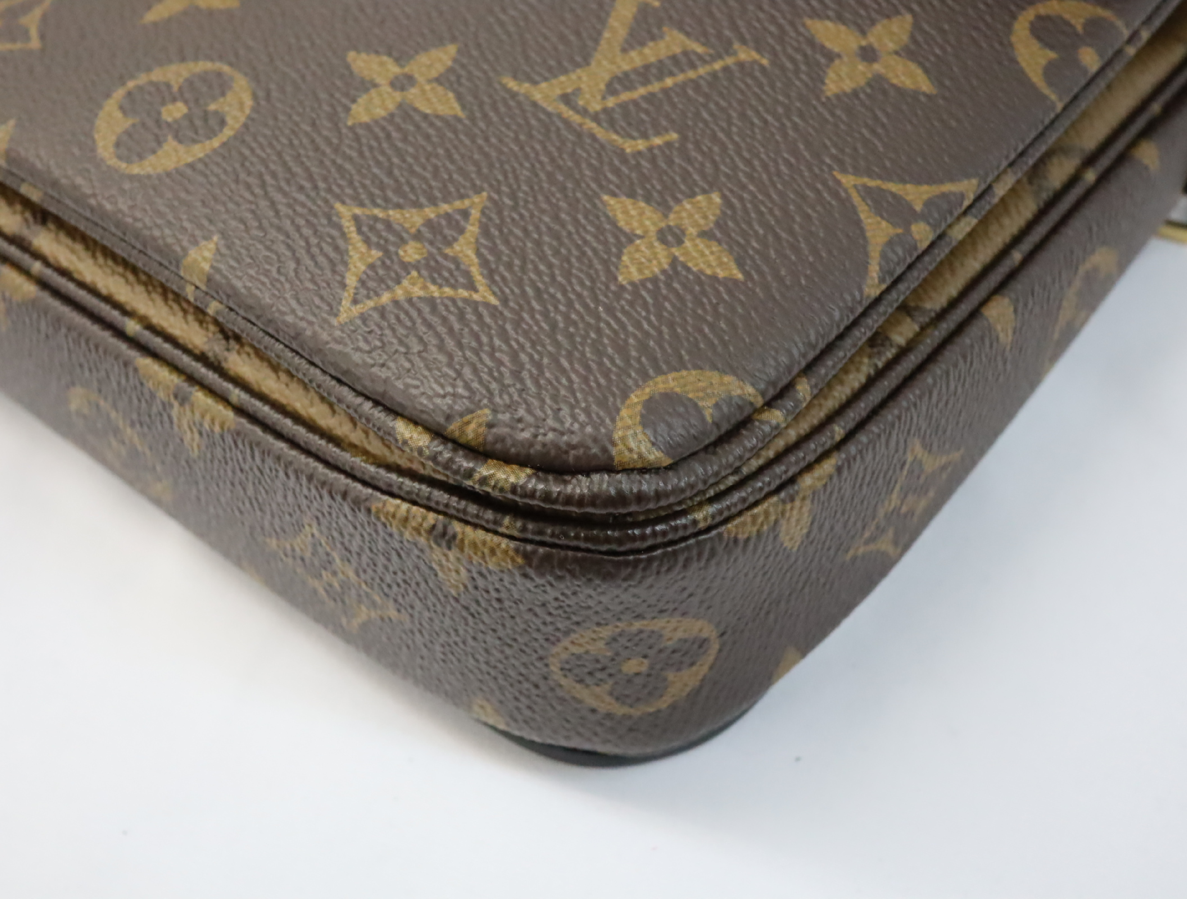 Monogram Reverse Pochette Metis MM M44876 Shoulder Bag (RFID detected) — view 12