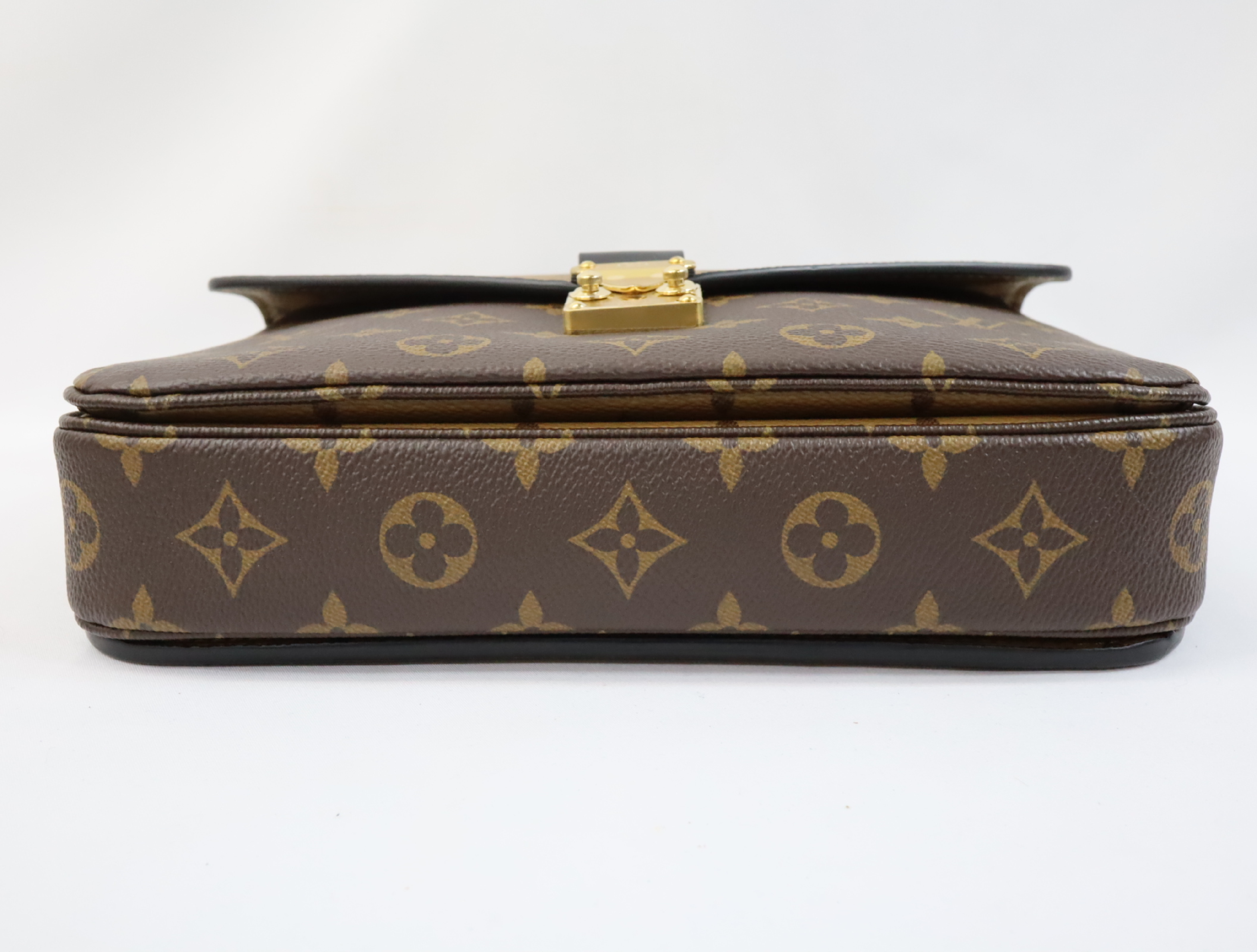 Monogram Reverse Pochette Metis MM M44876 Shoulder Bag (RFID detected) — view 5