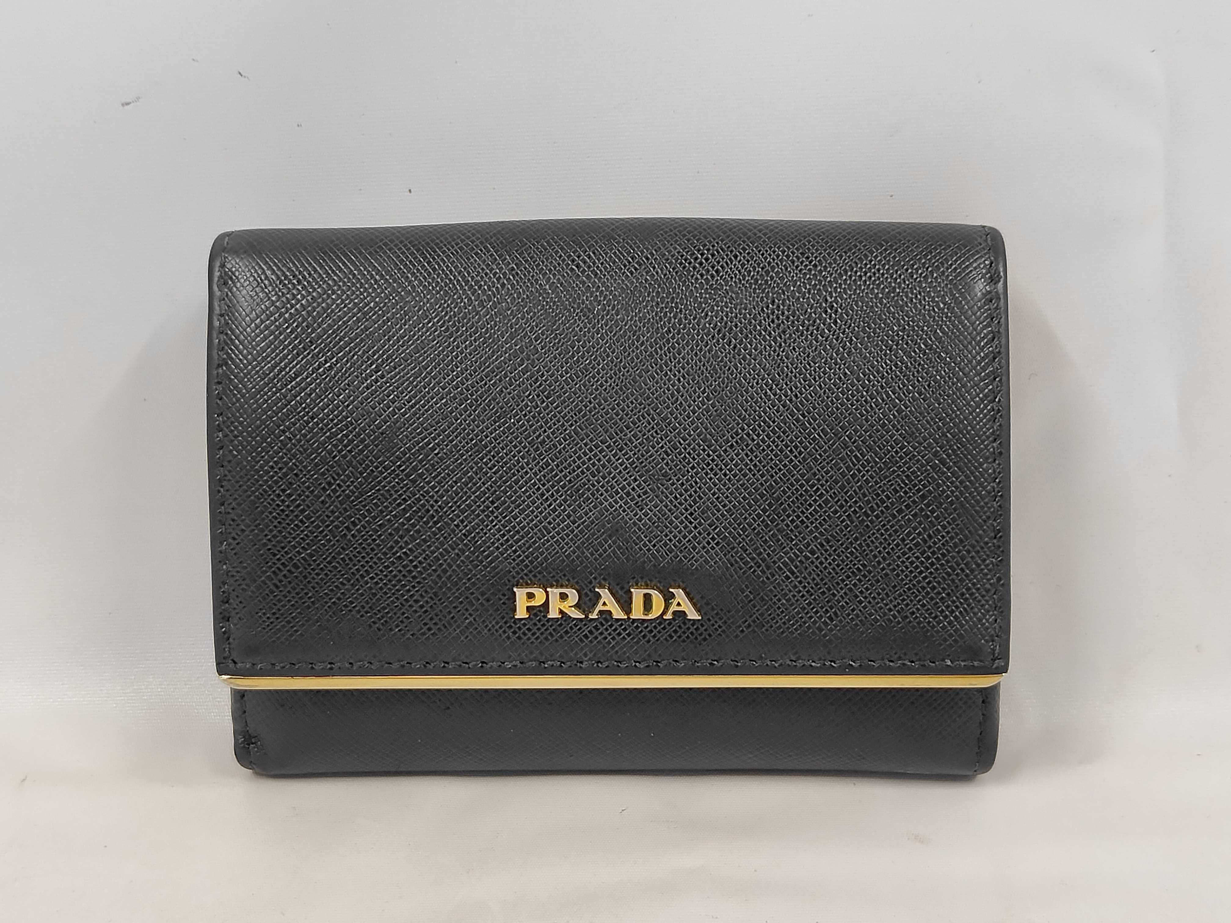 bi-fold wallet, Saffiano leather, black.