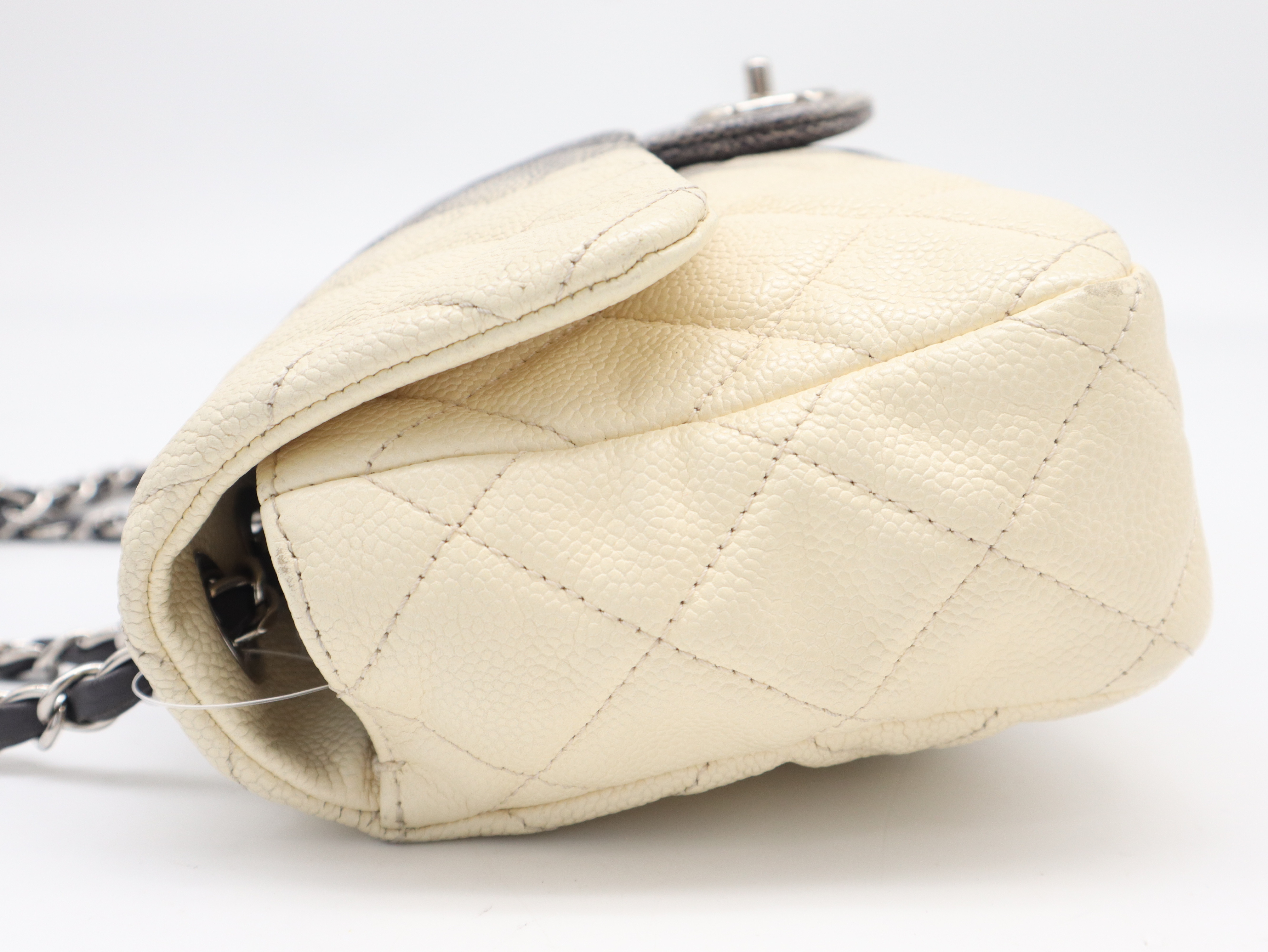 Caviar Skin Matelassé Bicolor S Flap Double Chain Silver Hardware Ivory Black Seal 17753840 Shoulder Bag — view 3