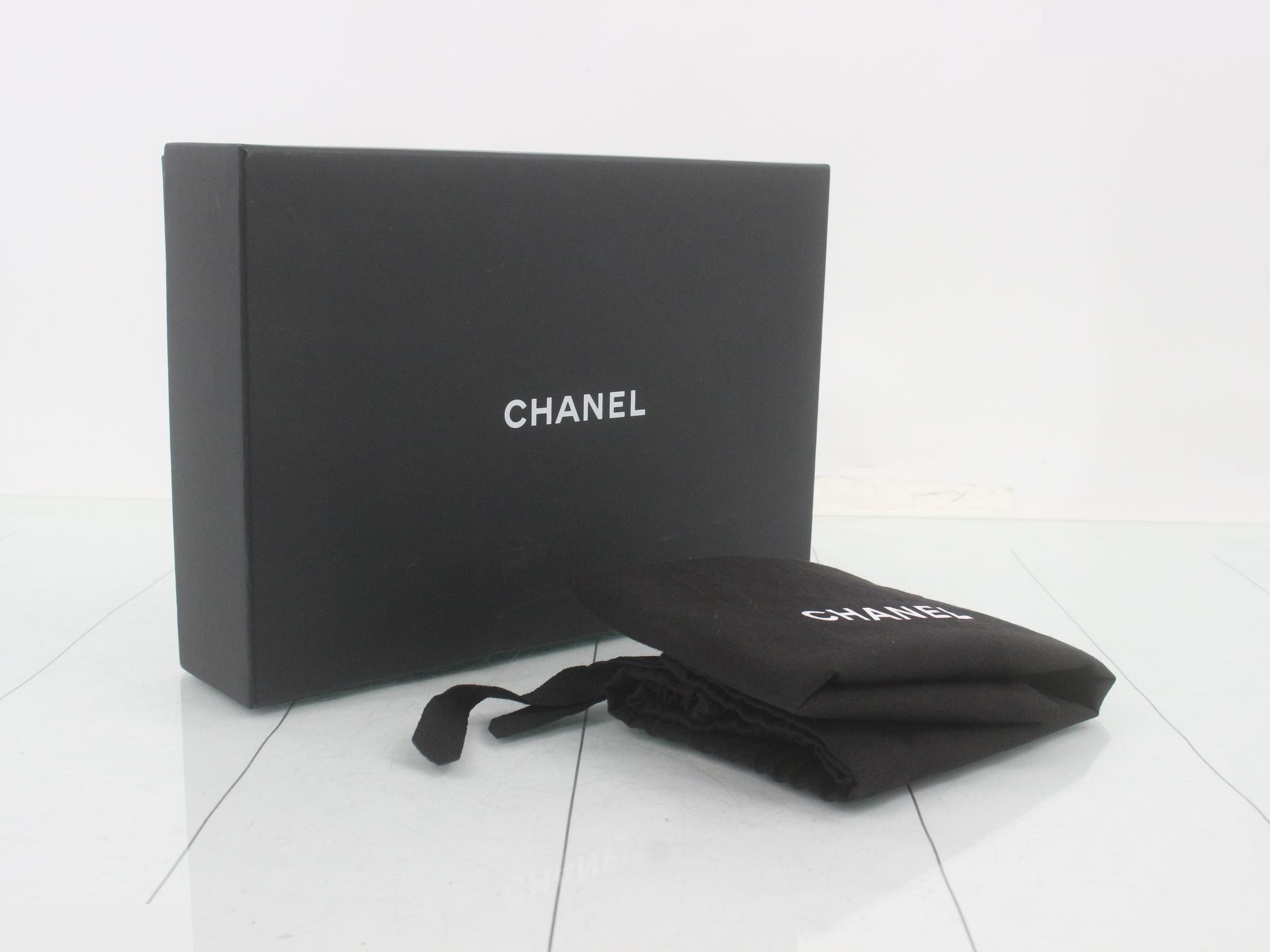 Other lines: Bags and Wallets — view 5